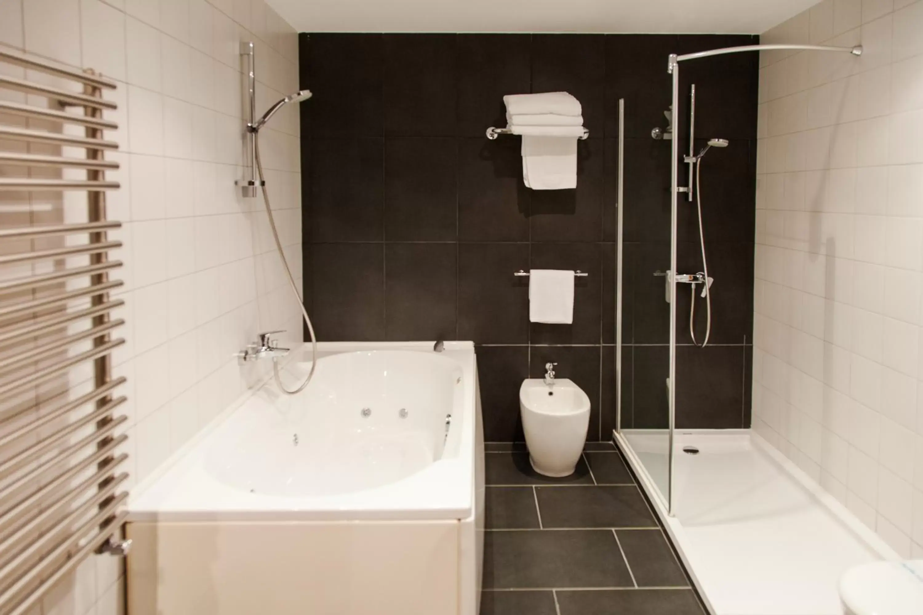 Bathroom in Hotel Avenida Bathroom in Hotel Avenida