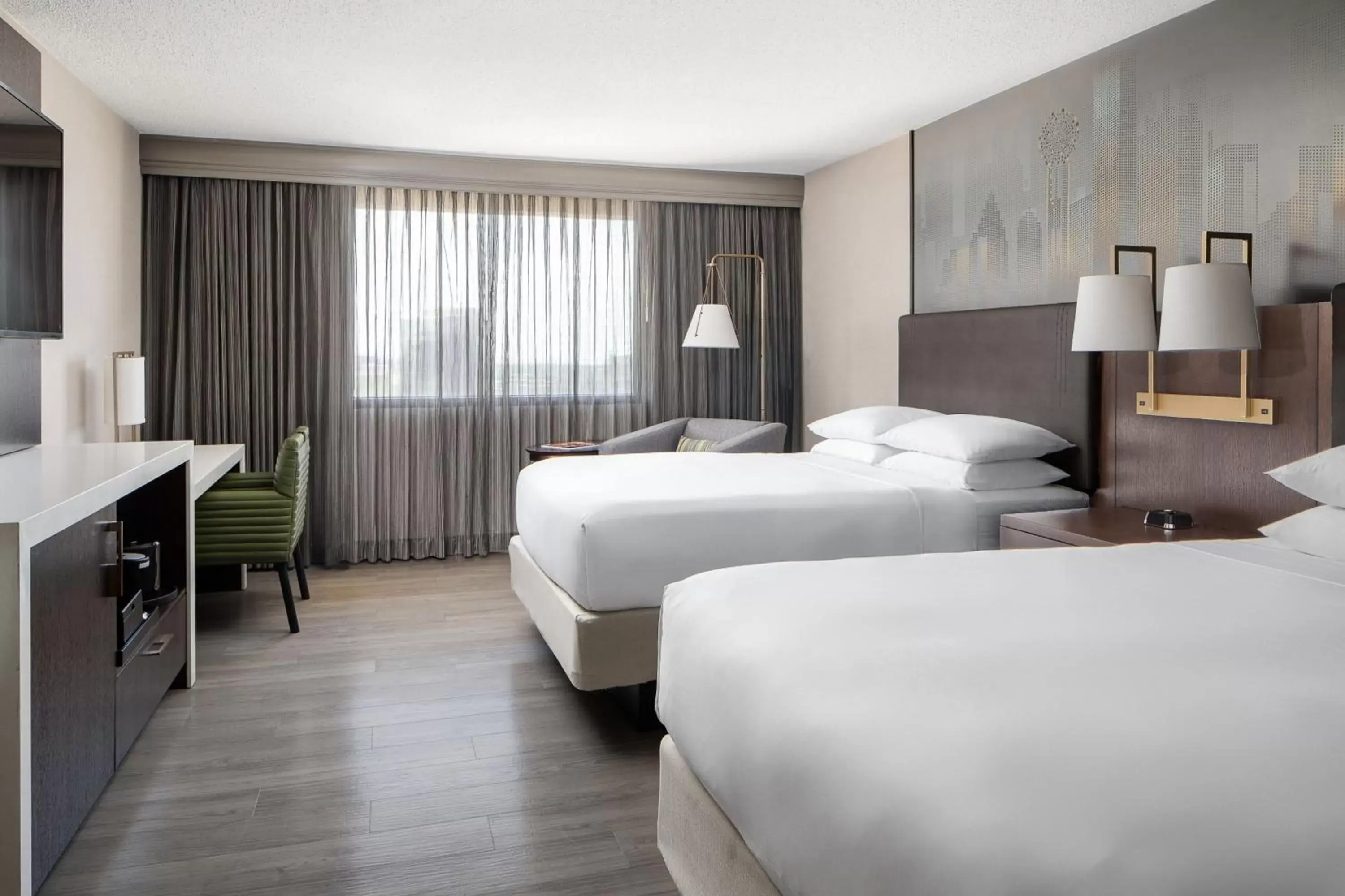 Photo of the whole room, Bed in Dallas-Addison Marriott Quorum by the Galleria