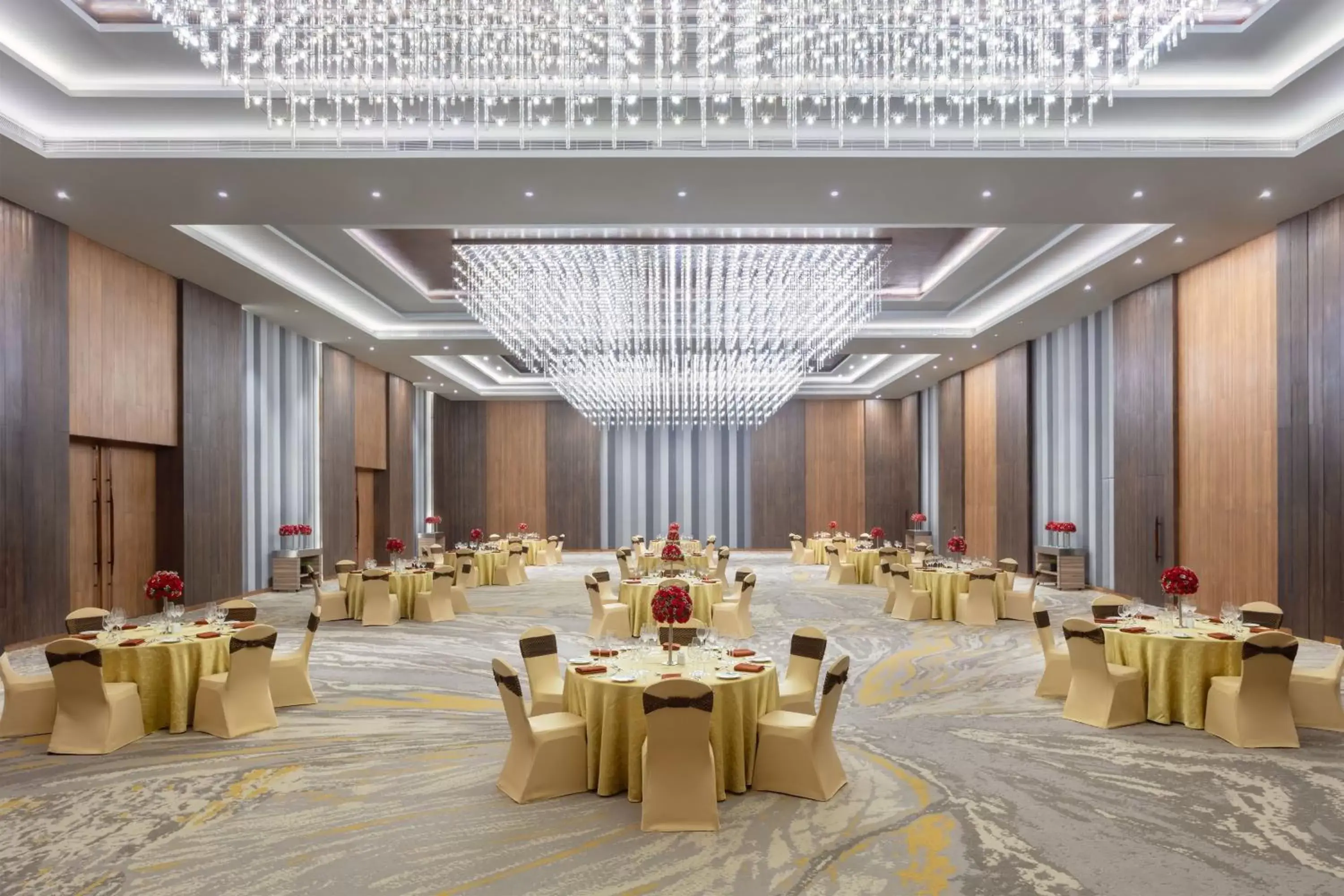 Meeting/conference room, Restaurant/Places to Eat in Sheraton Grand Chennai Resort & Spa