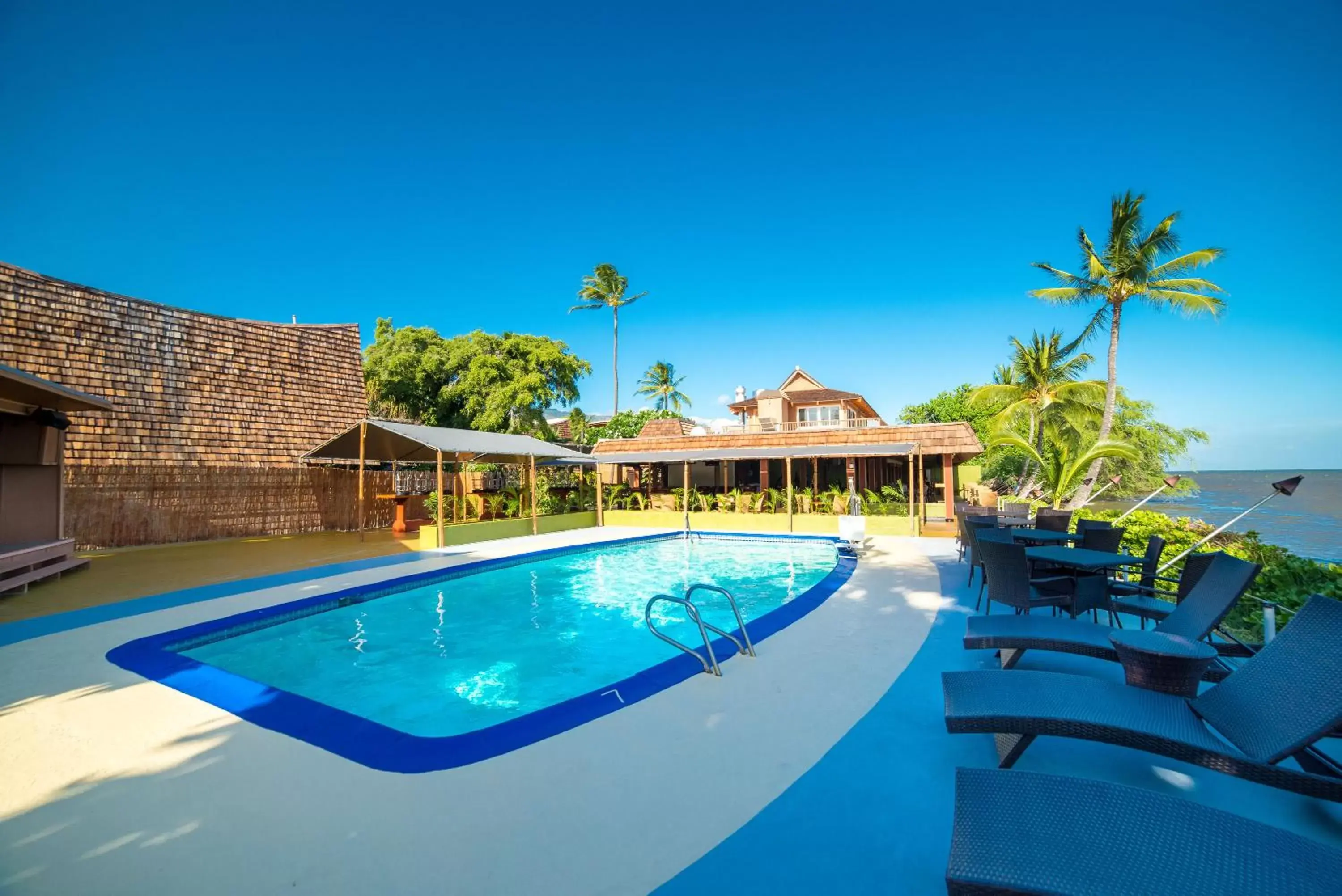 Swimming Pool in Hotel Molokai