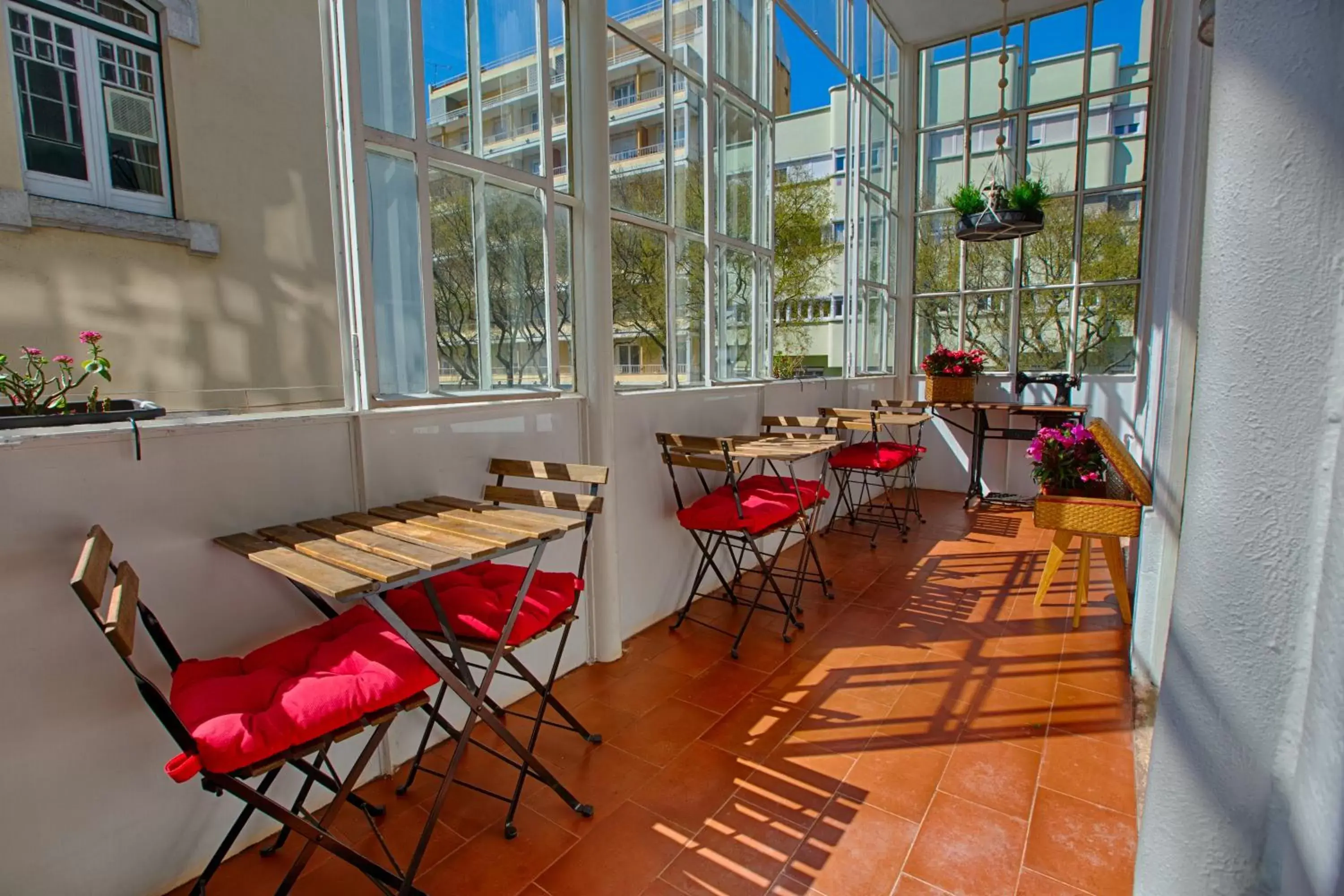 Balcony/Terrace, Restaurant/Places to Eat in Chalet D´Ávila Guest House
