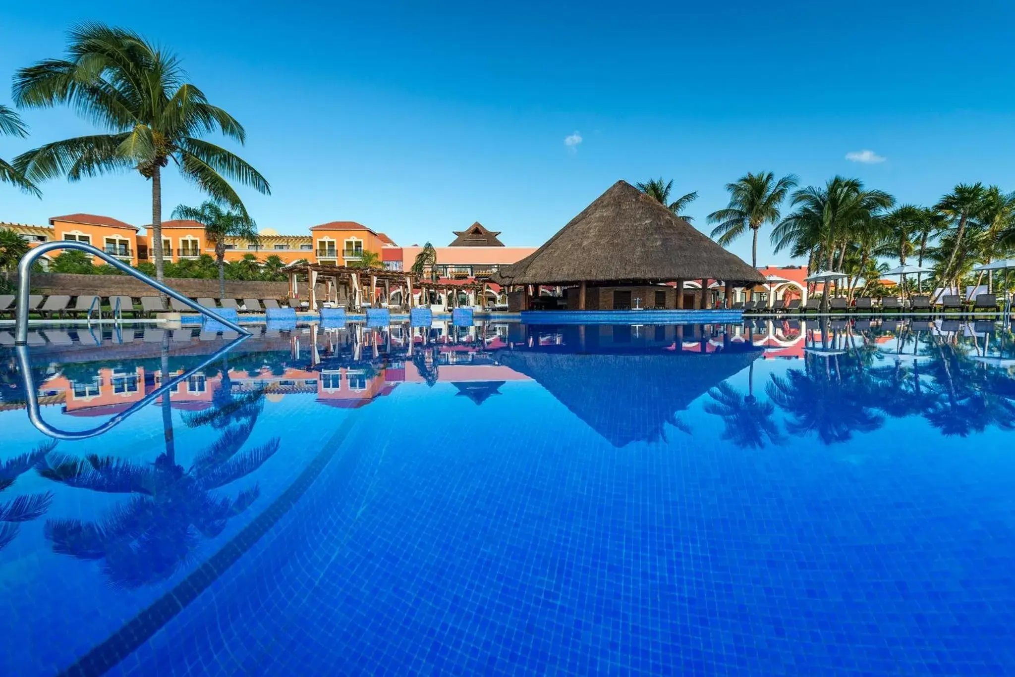Swimming pool in Ocean Coral & Turquesa All Inclusive Swimming pool in Ocean Coral & Turquesa All Inclusive