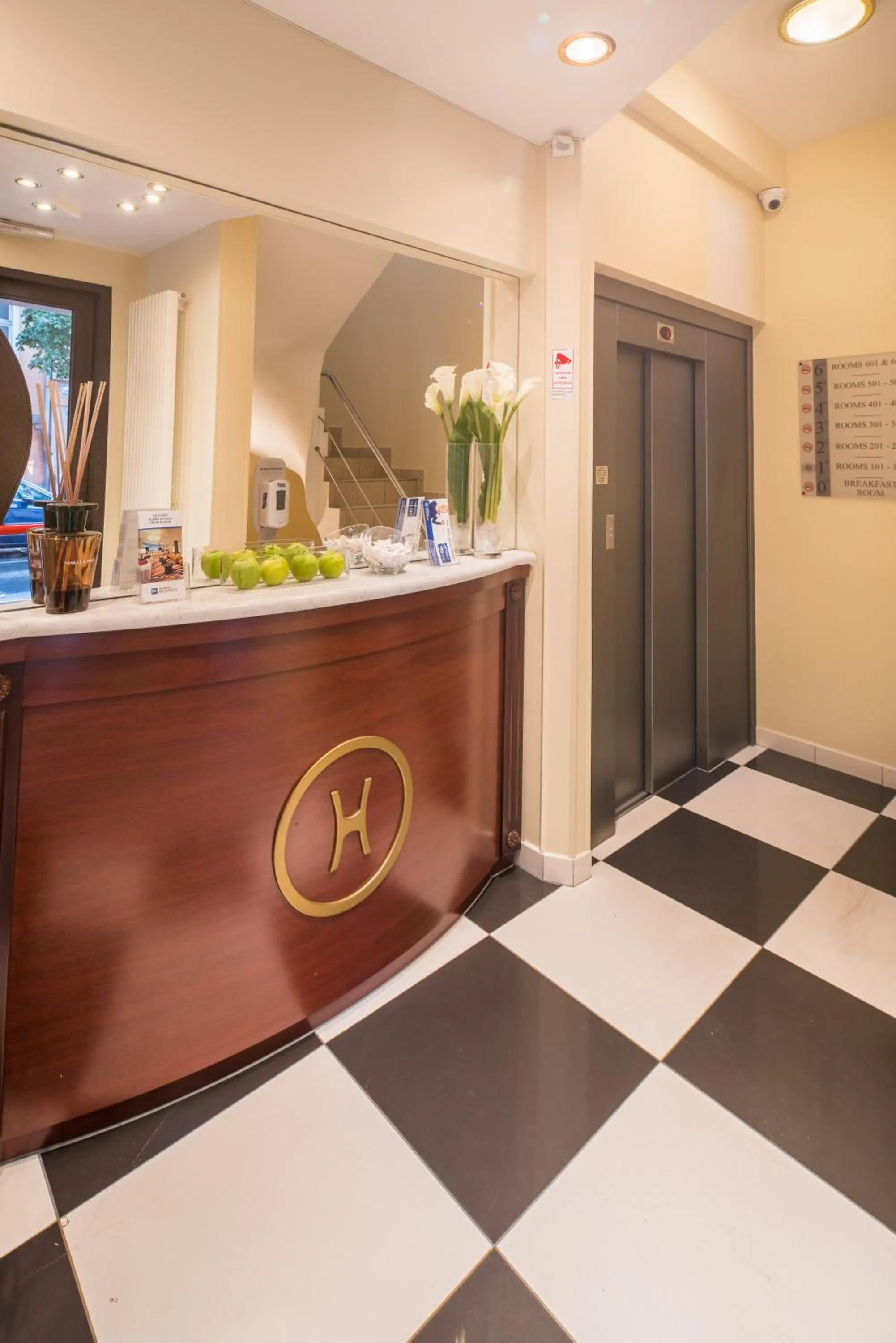 Lobby or reception in Best Western Plus Grand Hotel Victor Hugo