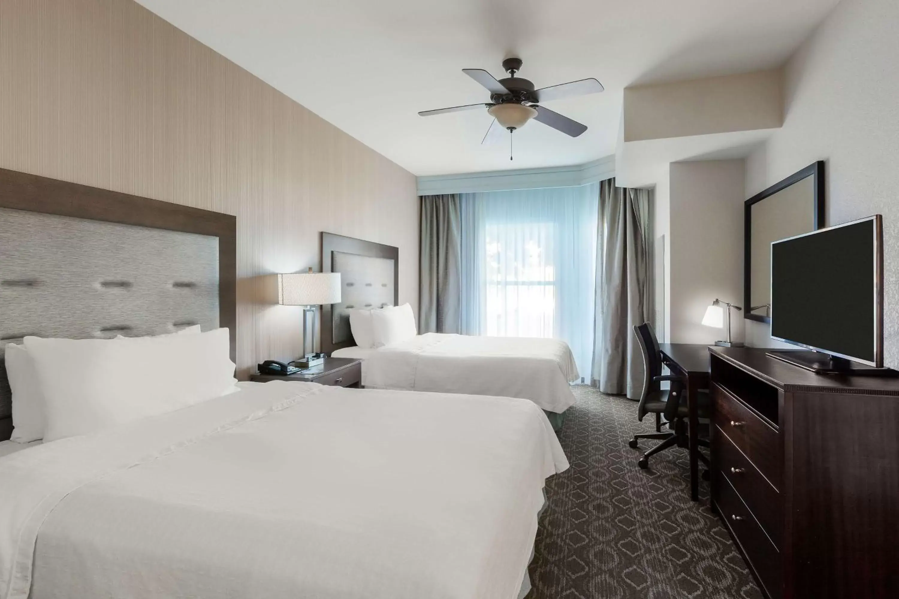 Bedroom, TV/Entertainment Center in Homewood Suites by Hilton Carlsbad-North San Diego County