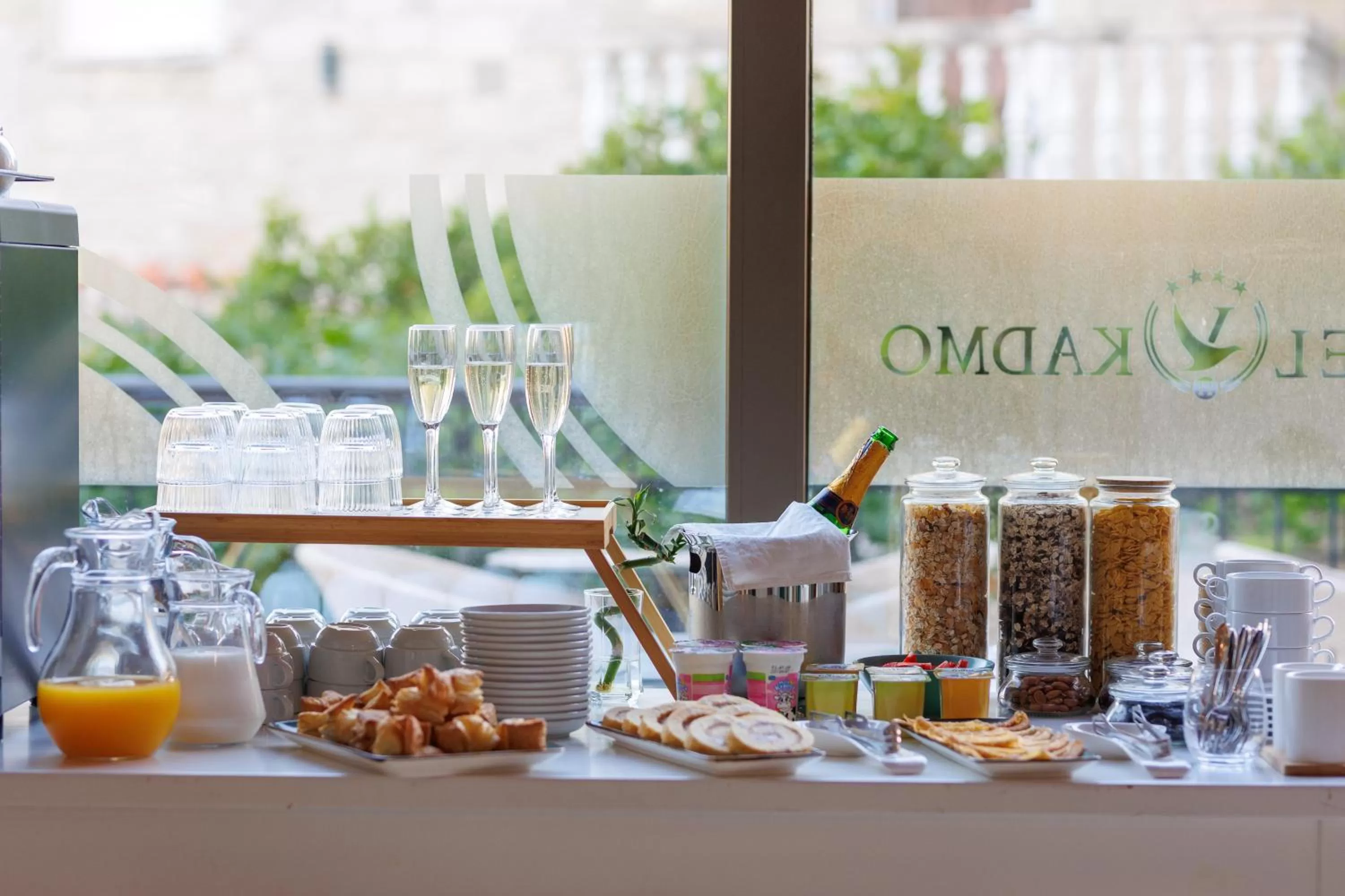 Breakfast in Hotel Kadmo by Aycon