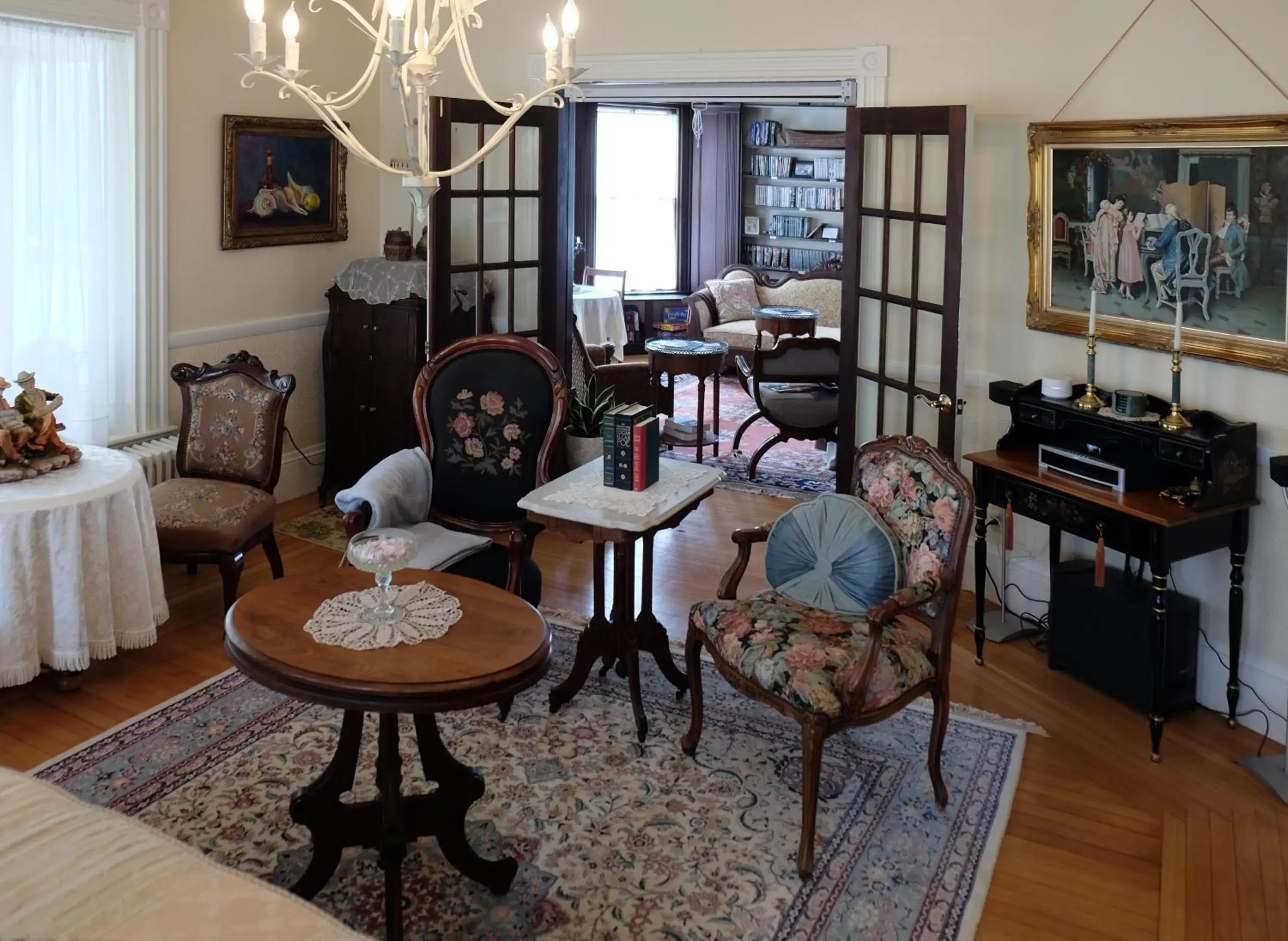 Living room, Seating Area in Guilford Bed and Breakfast