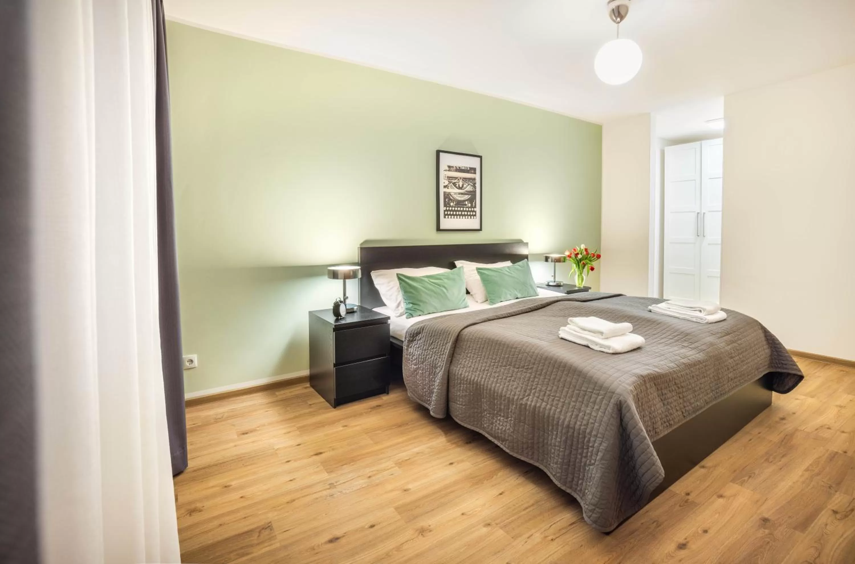 Bedroom, Bed in Jimmy's Apartments Lory