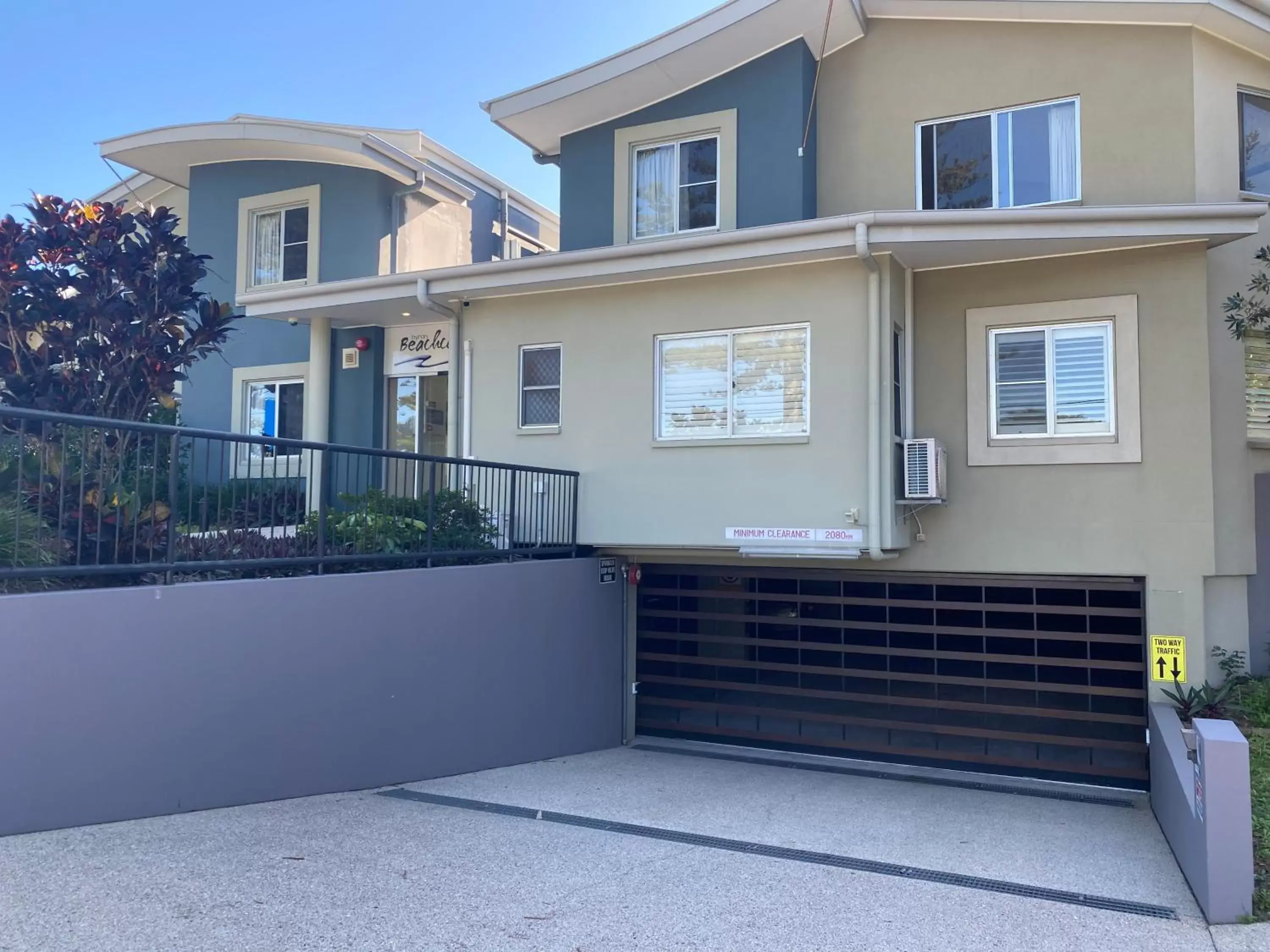 Facade/entrance, Property Building in The Byron Beachcomber