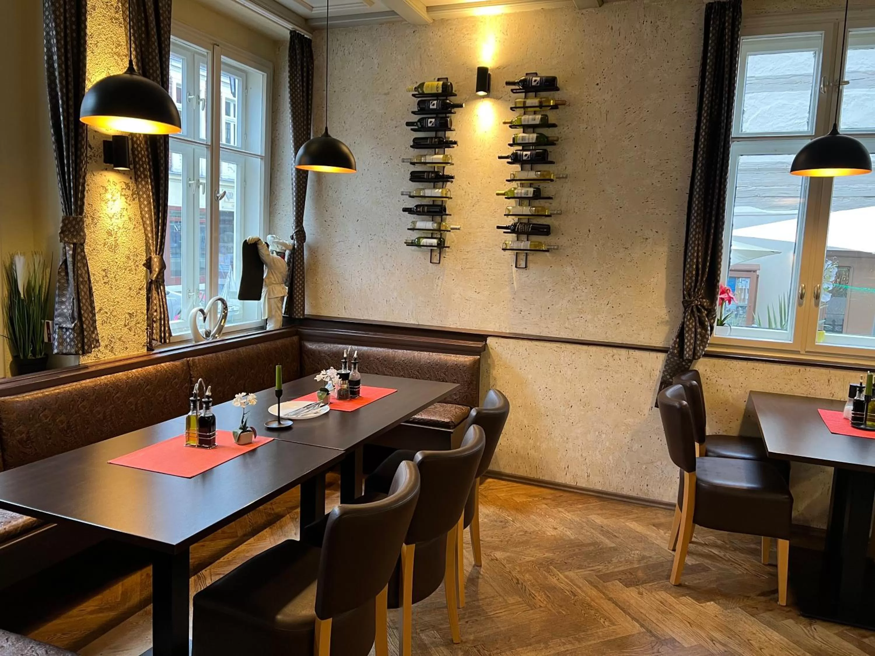 Restaurant/places to eat in Hotel am Rathaus Adii