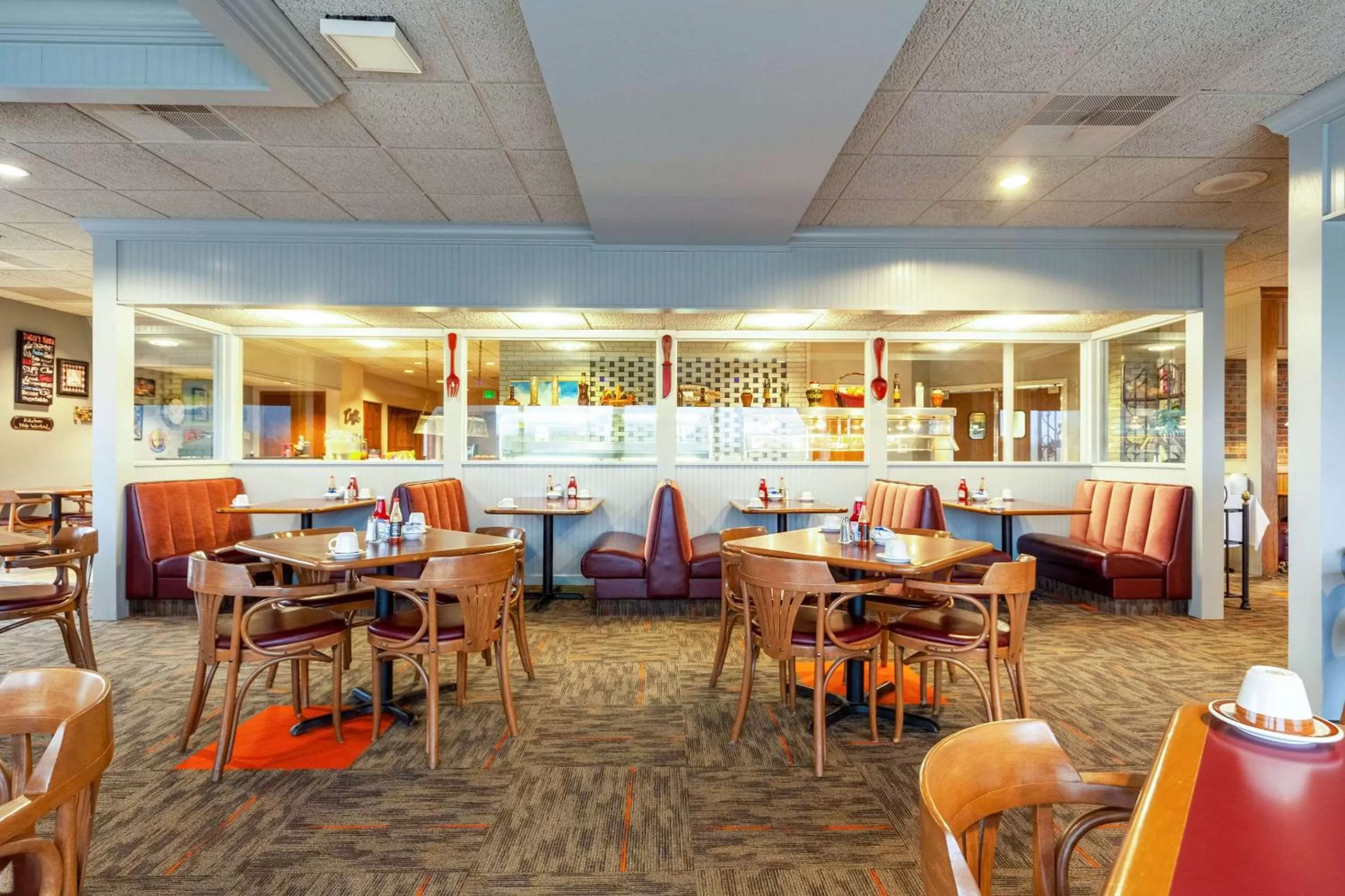 Restaurant/places to eat in Suburban Studios I-80 Grand Island