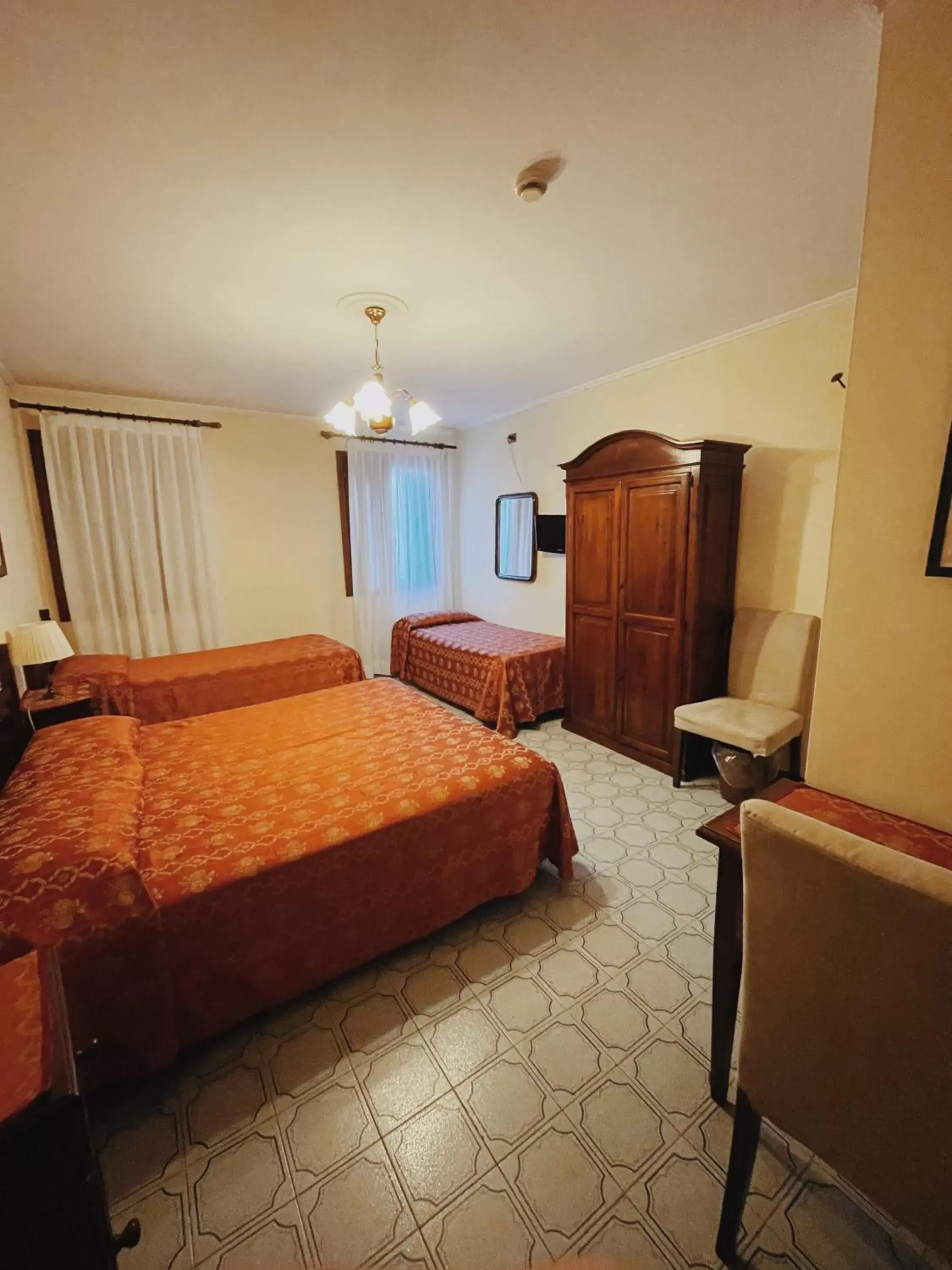 Quadruple Room in Hotel Tivoli Quadruple Room in Hotel Tivoli