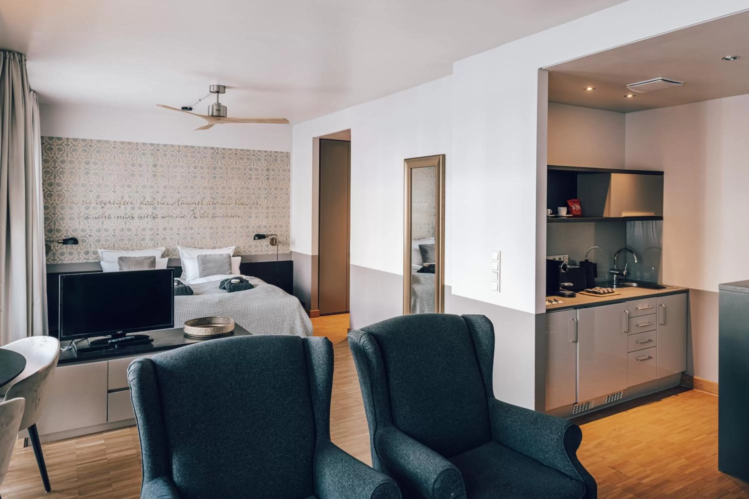 Photo of the whole room in Townhouse Berlin