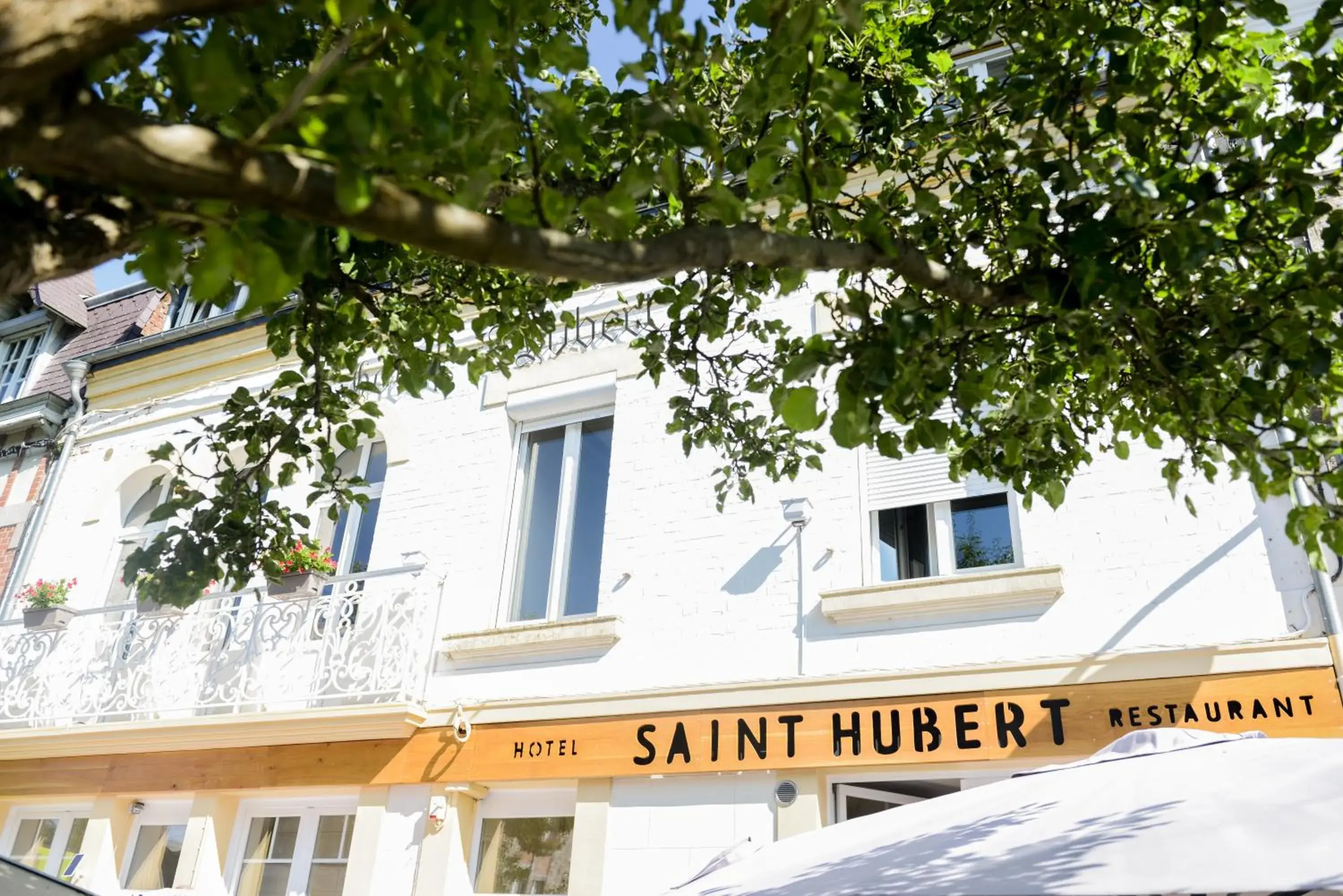 Property Building in Hotel Saint Hubert