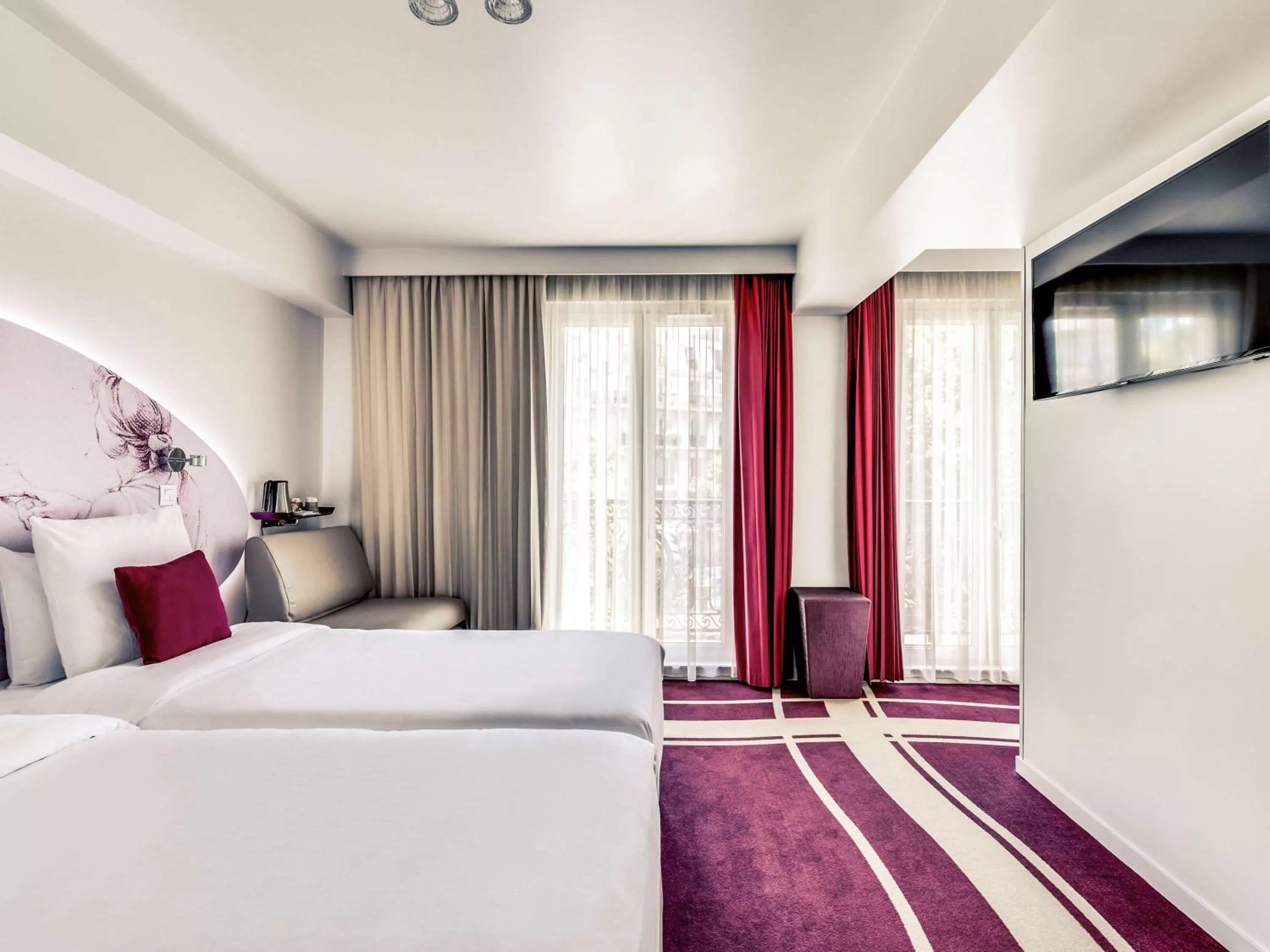 Photo of the whole room, Bed in Mercure Paris Bastille Marais