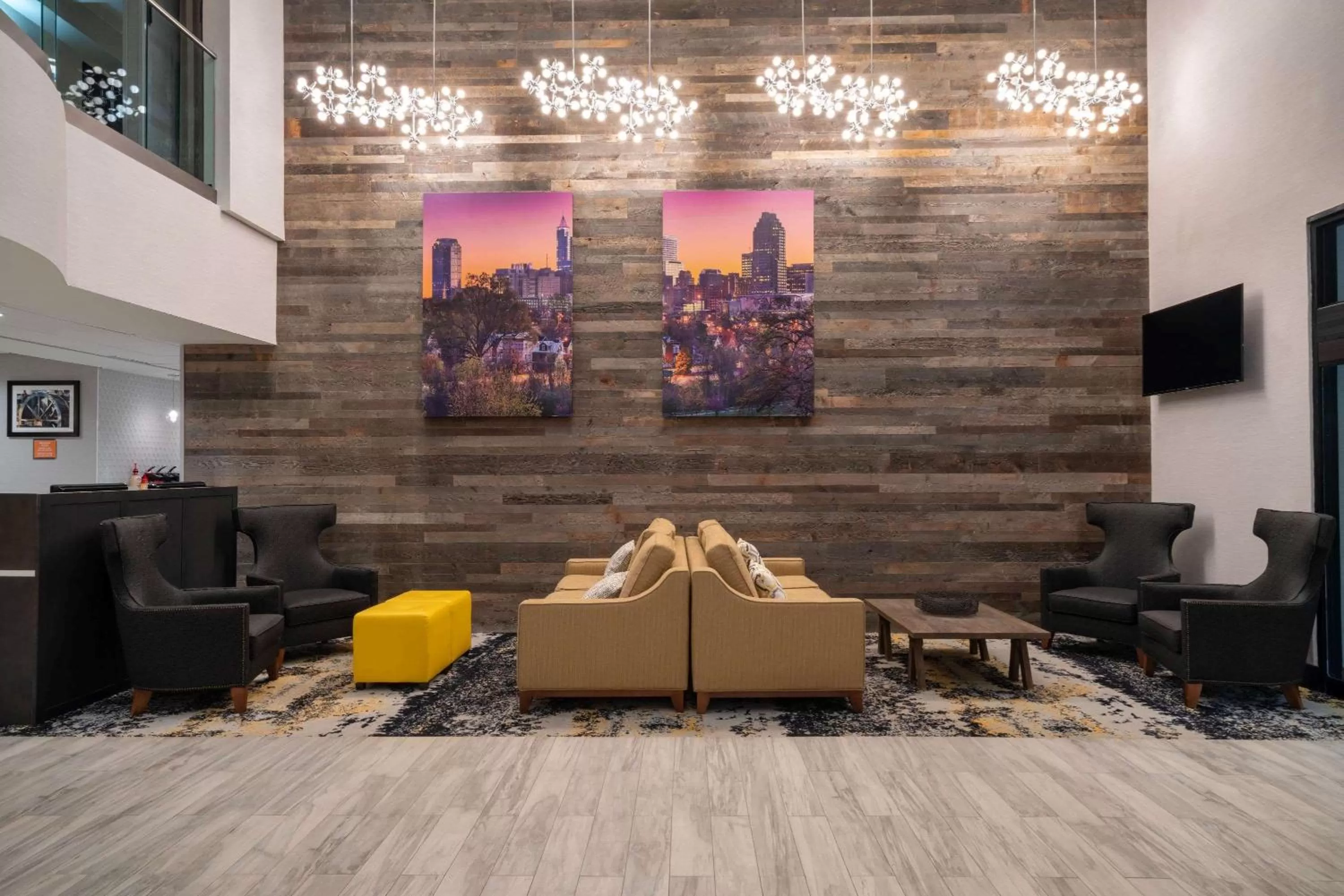 Lobby or reception in La Quinta by Wyndham Raleigh Downtown North