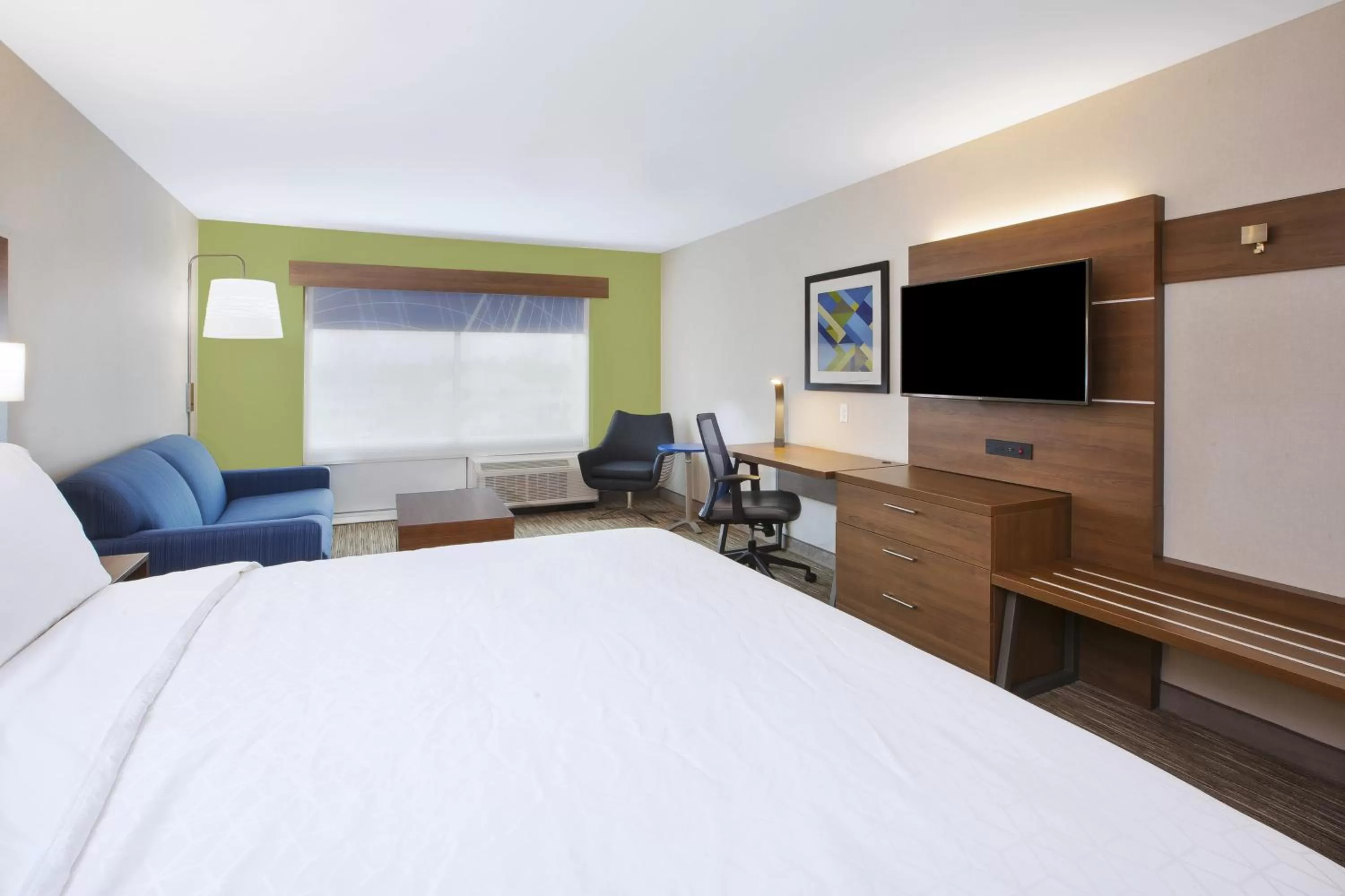 Photo of the whole room, Bed in Holiday Inn Express & Suites Grand Rapids Airport North by IHG