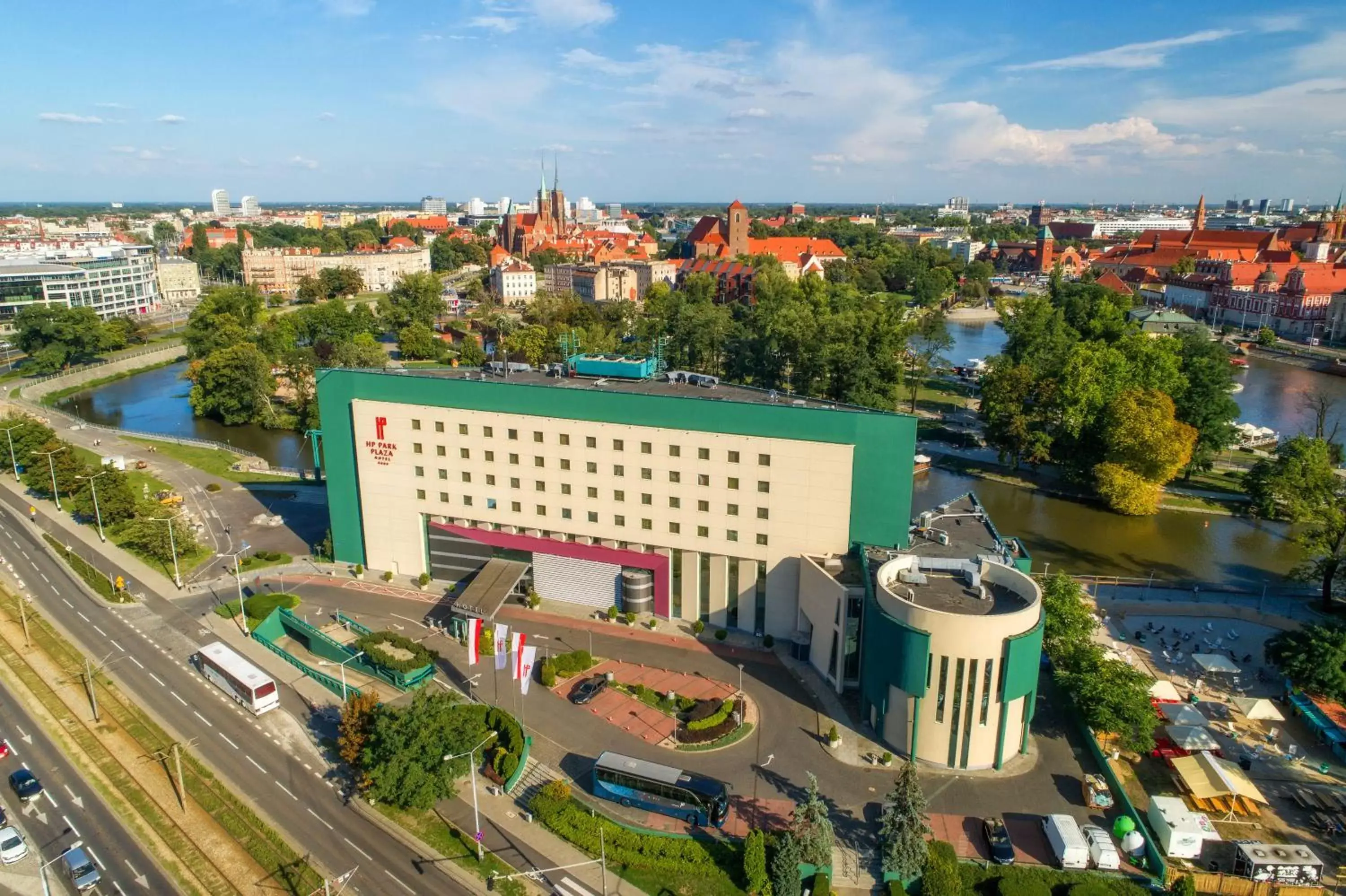 Property building, Bird's-eye View in HP Park Plaza