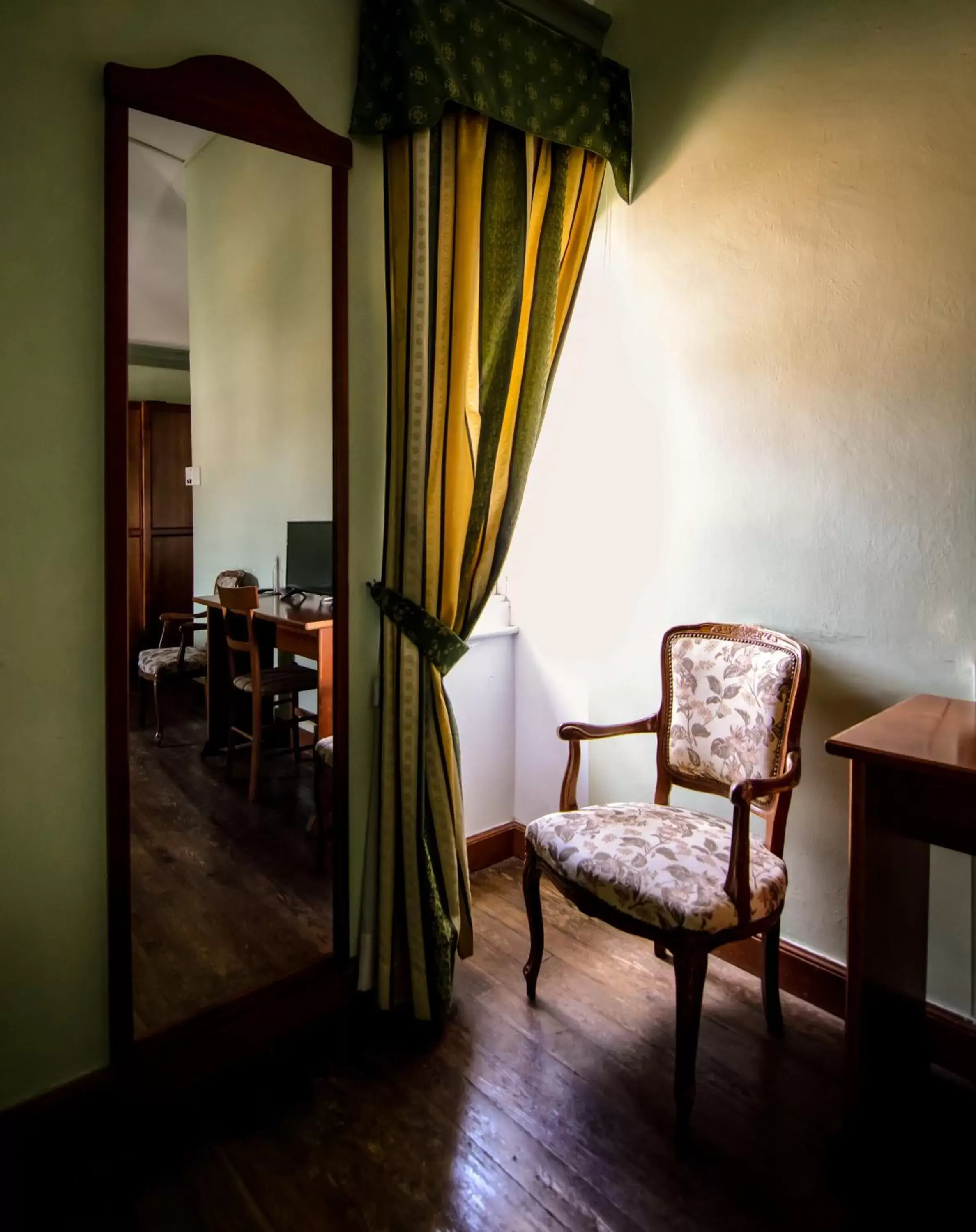 Photo of the whole room, Seating Area in Hotel Villa Bonera