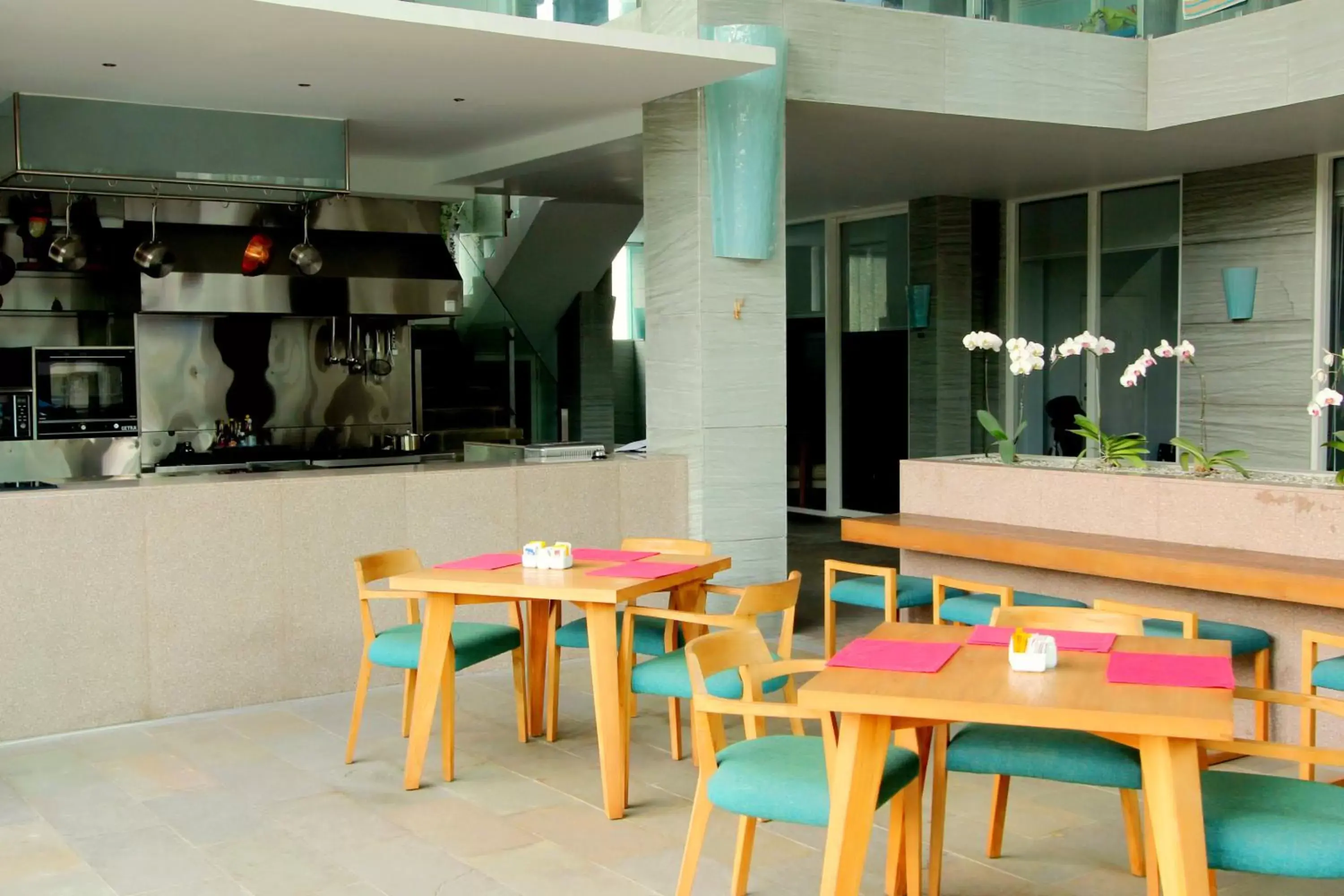 Restaurant/Places to Eat in AQ-VA Hotel & Villas Seminyak