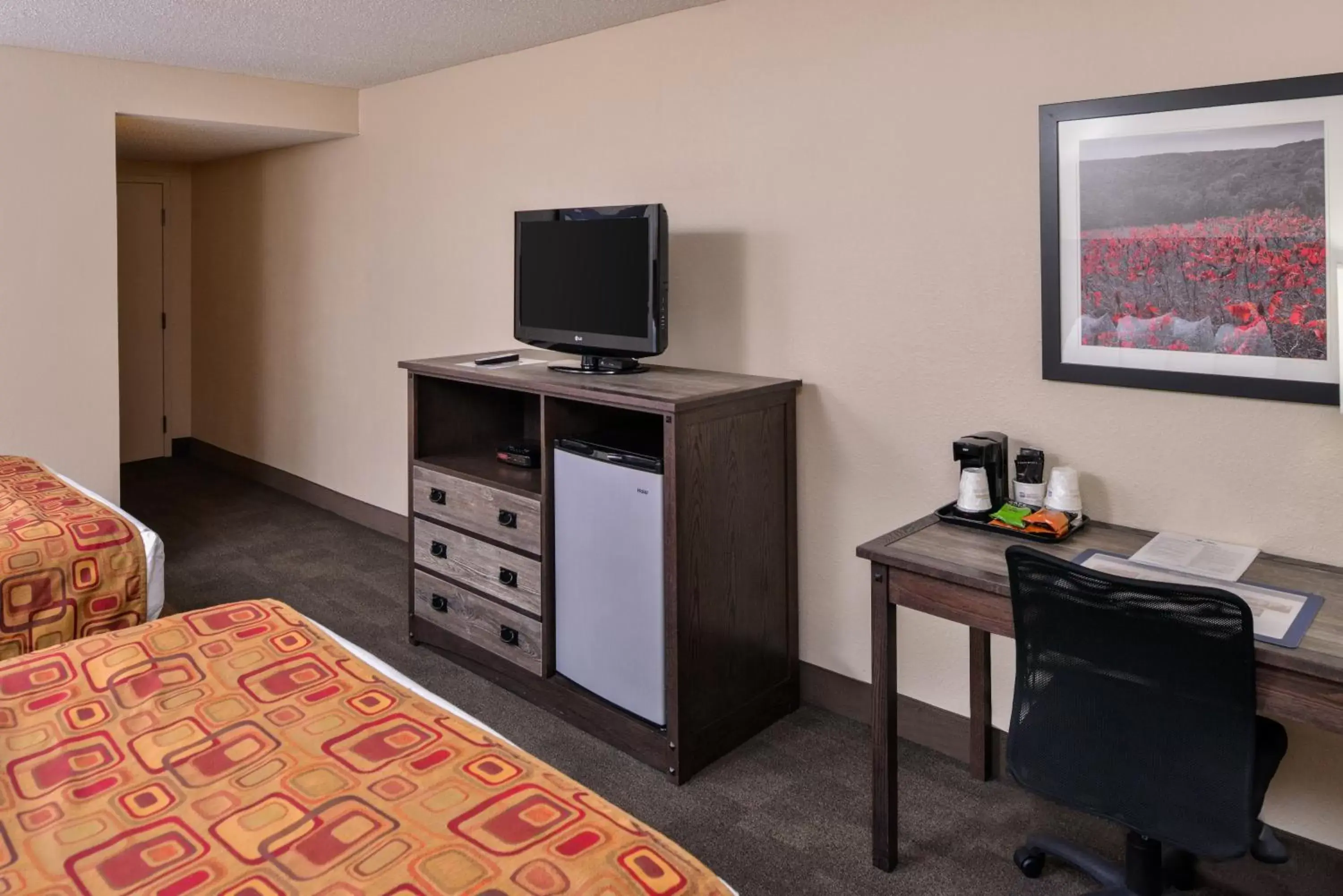 TV and multimedia, TV/Entertainment Center in Best Western Kelly Inn - Yankton