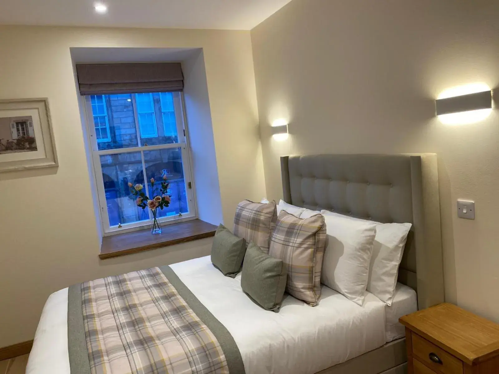 Bedroom, Bed in Waverley Inn Apartments