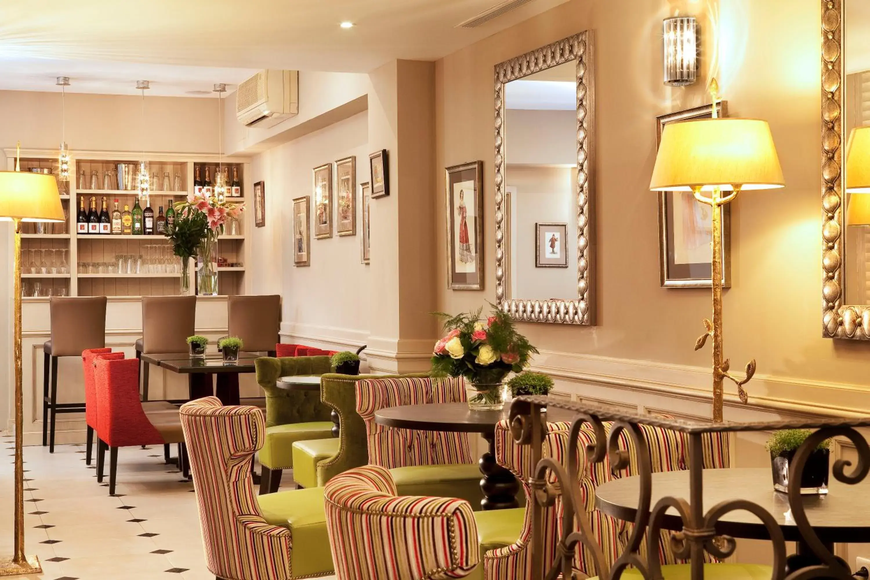Lounge or bar, Restaurant/Places to Eat in Hotel Des Comedies