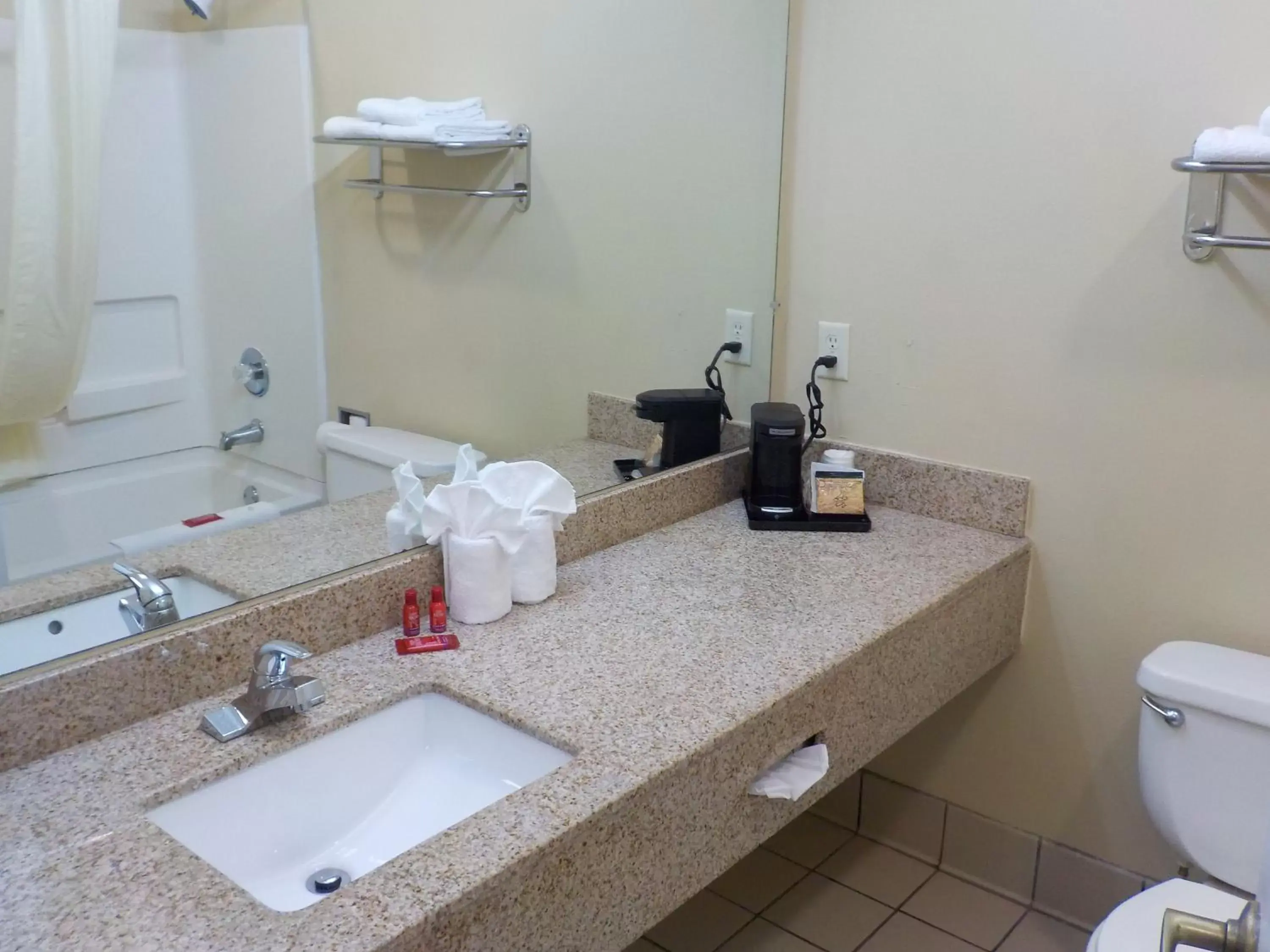 Bathroom in SureStay Hotel By Best Western Tuscaloosa Southeast