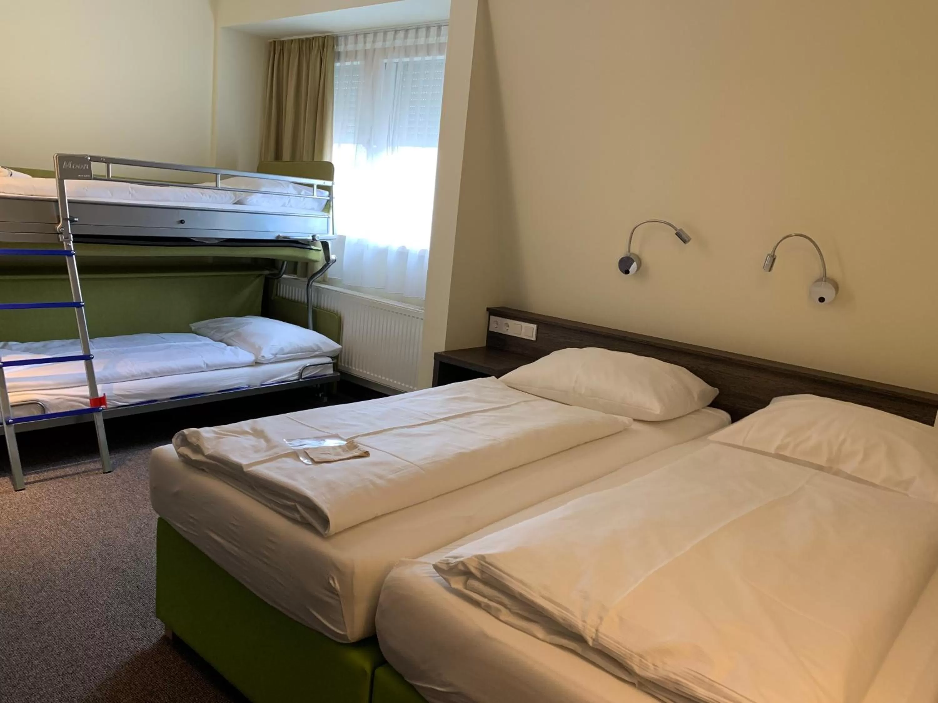 Photo of the whole room, Bed in Behringers City Hotel Nürnberg