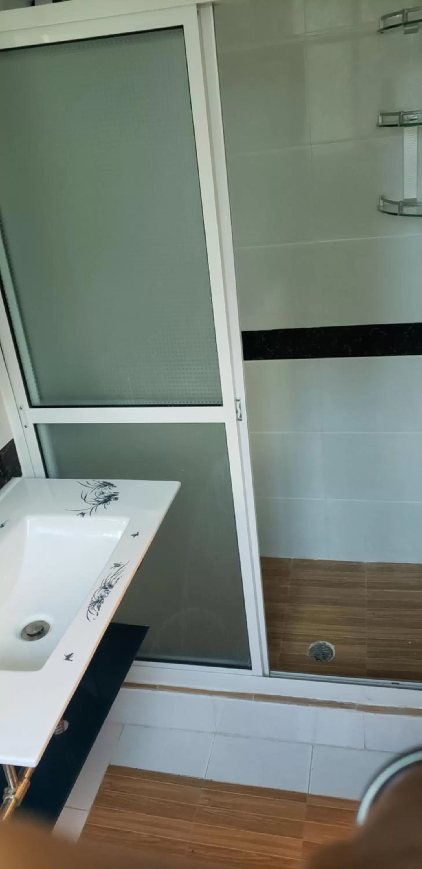 Shower in Riverside Hotel