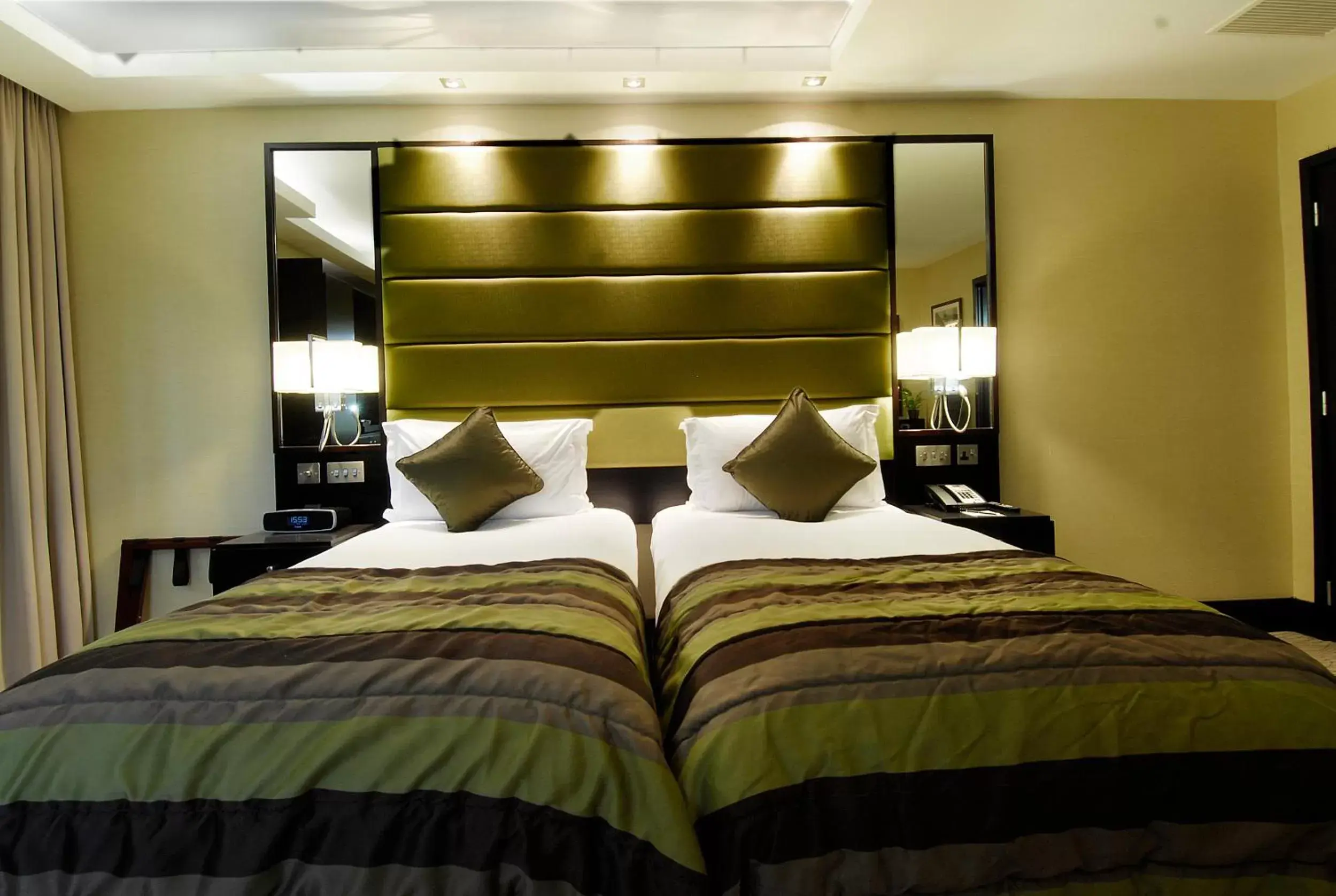 Bed in The Montcalm At Brewery London City