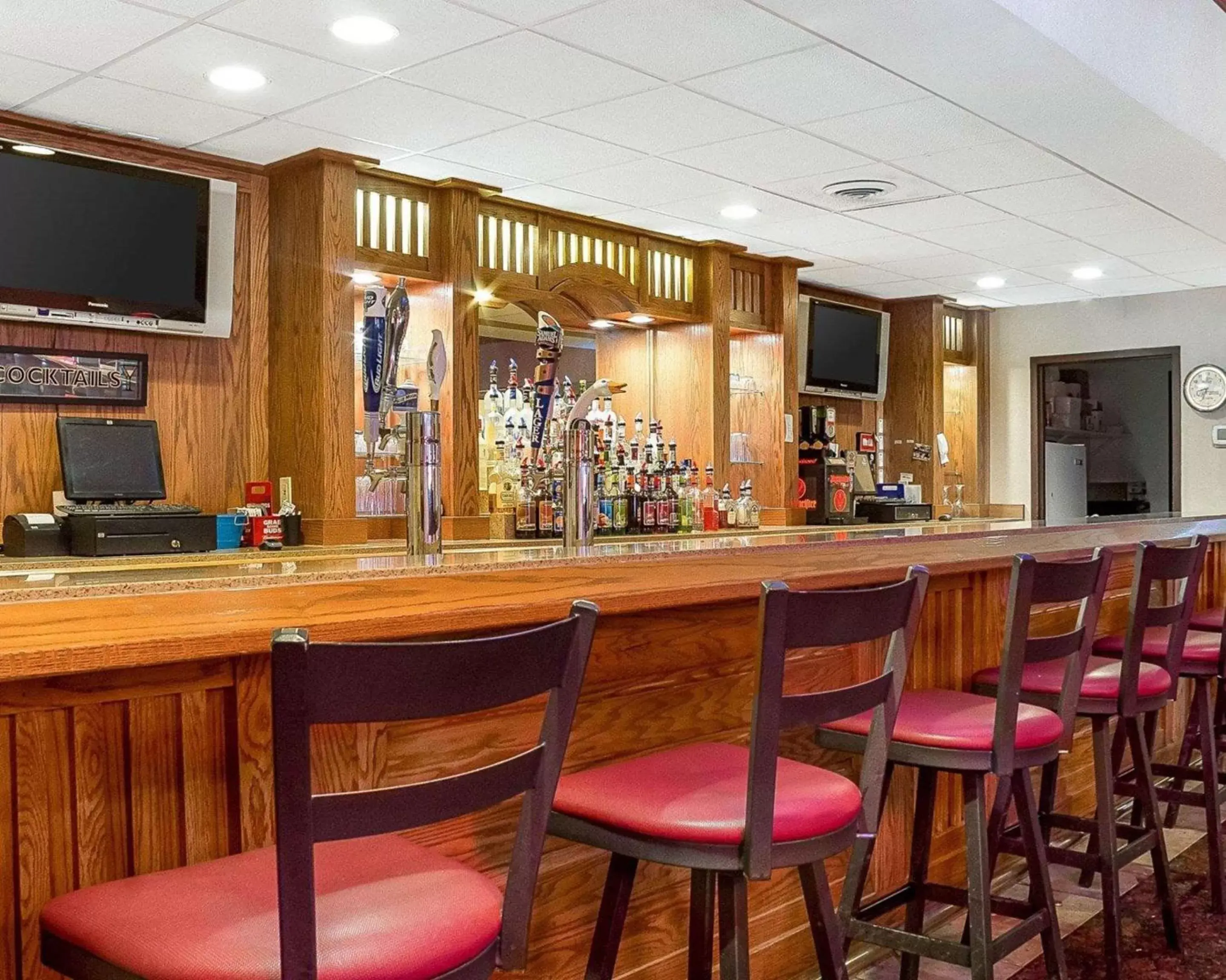 Lounge or bar, Lounge/Bar in Quality Inn & Suites Conference Center and Water Park