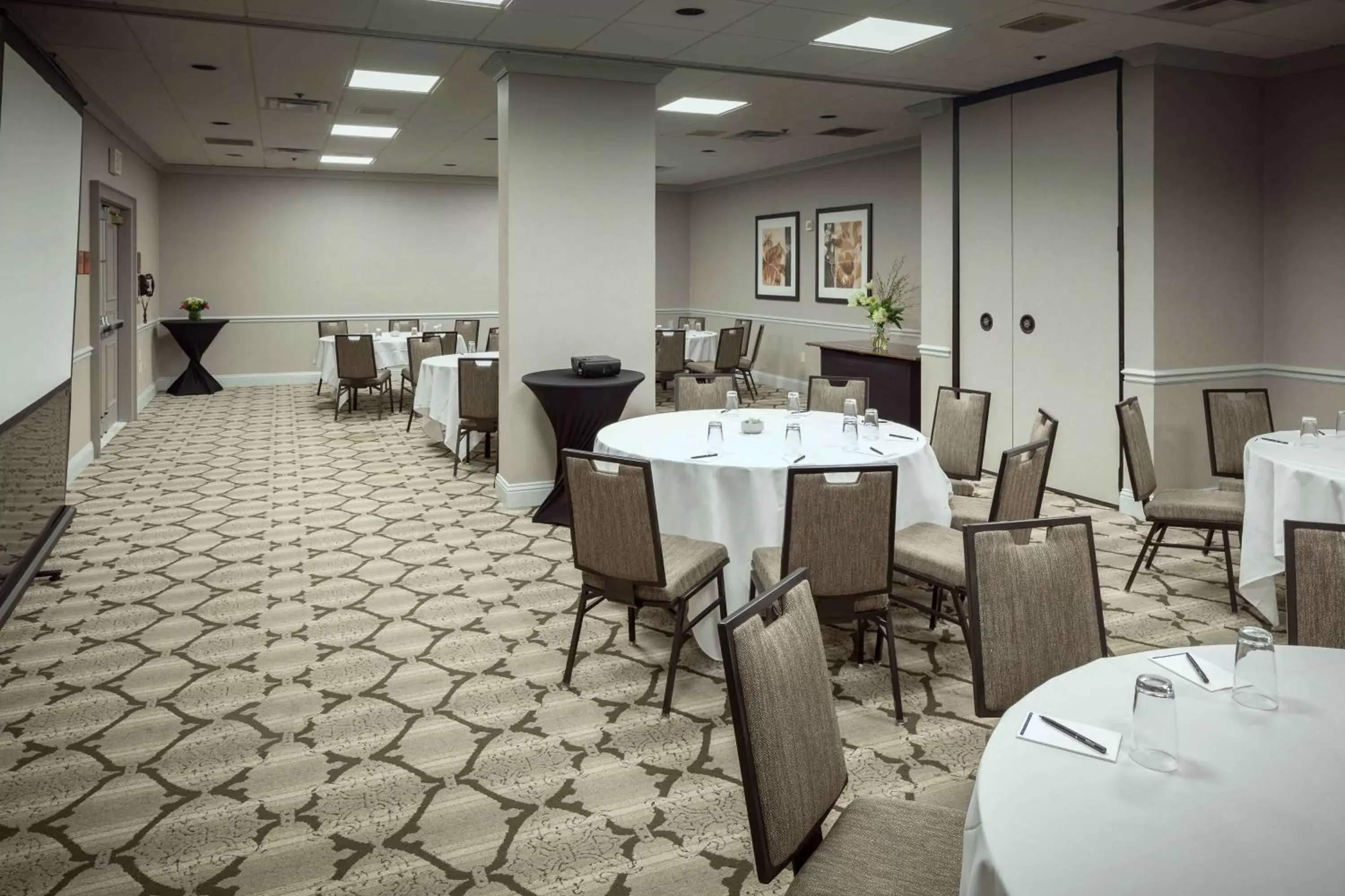 Meeting/conference room in Hilton Suites Brentwood