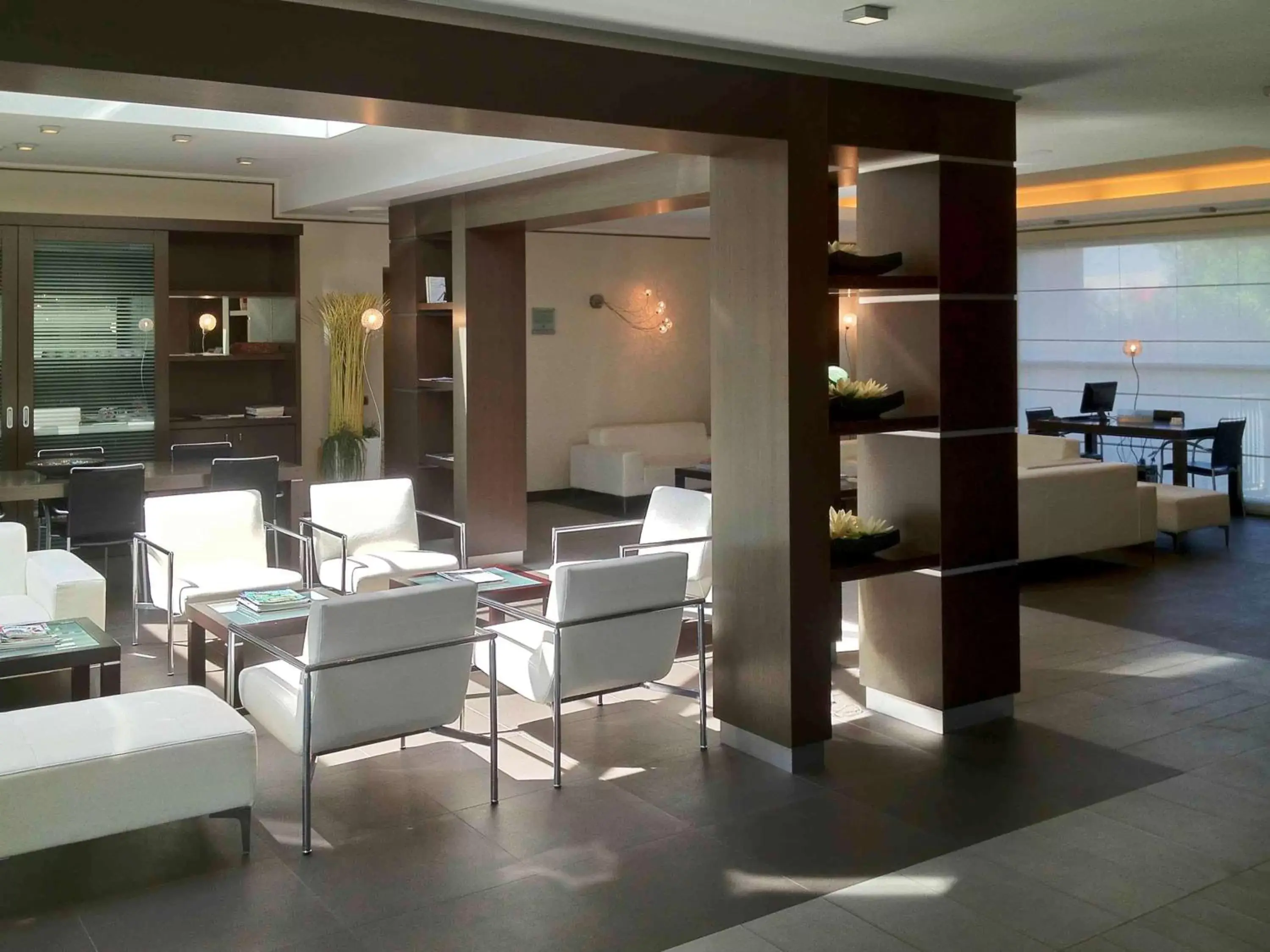 Property building, Restaurant/Places to Eat in Mercure Bergamo Aeroporto