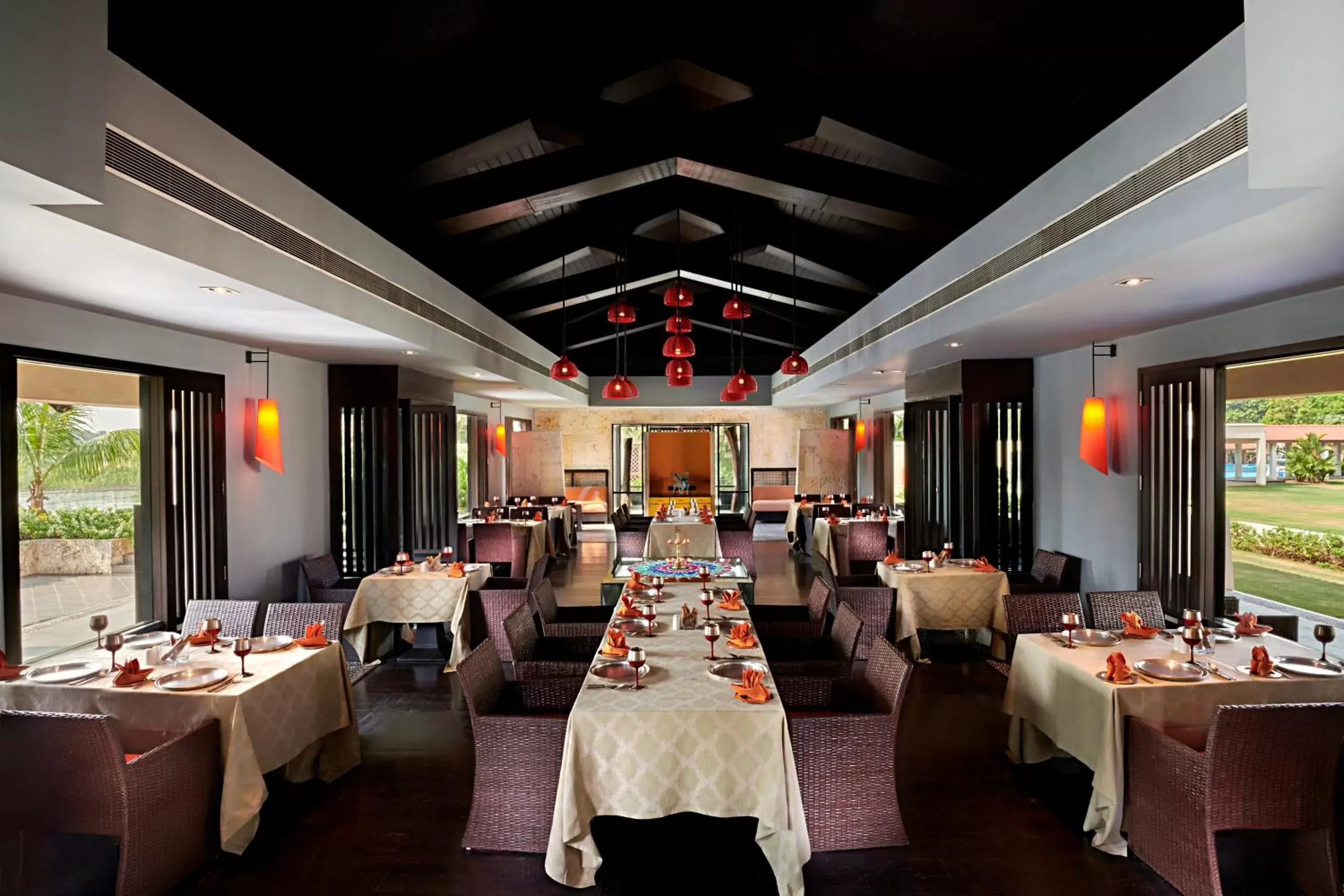 Restaurant/Places to Eat in Radisson Blu Resort & Spa Alibaug