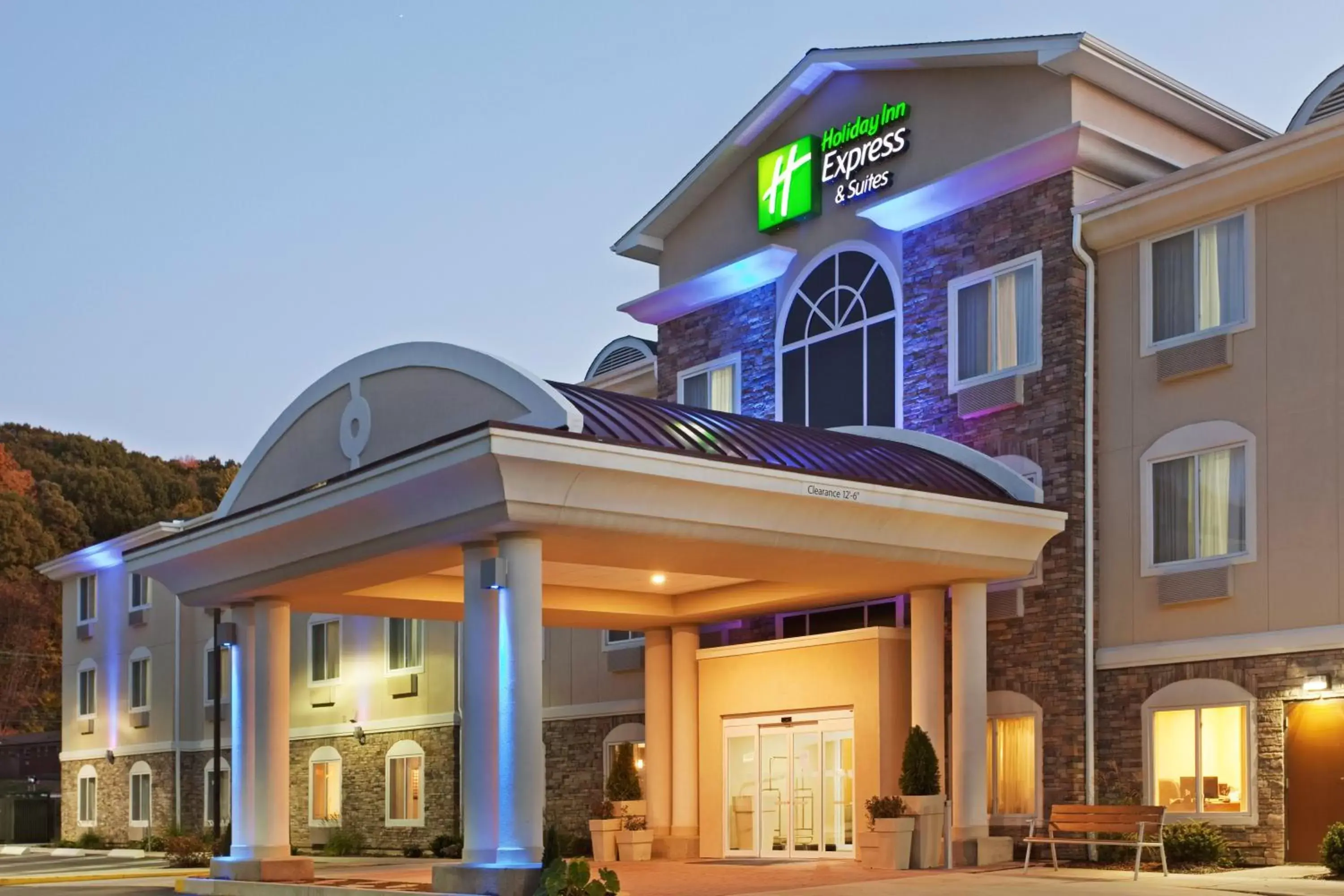 Property Building in Holiday Inn Express and Suites Meriden, an IHG Hotel