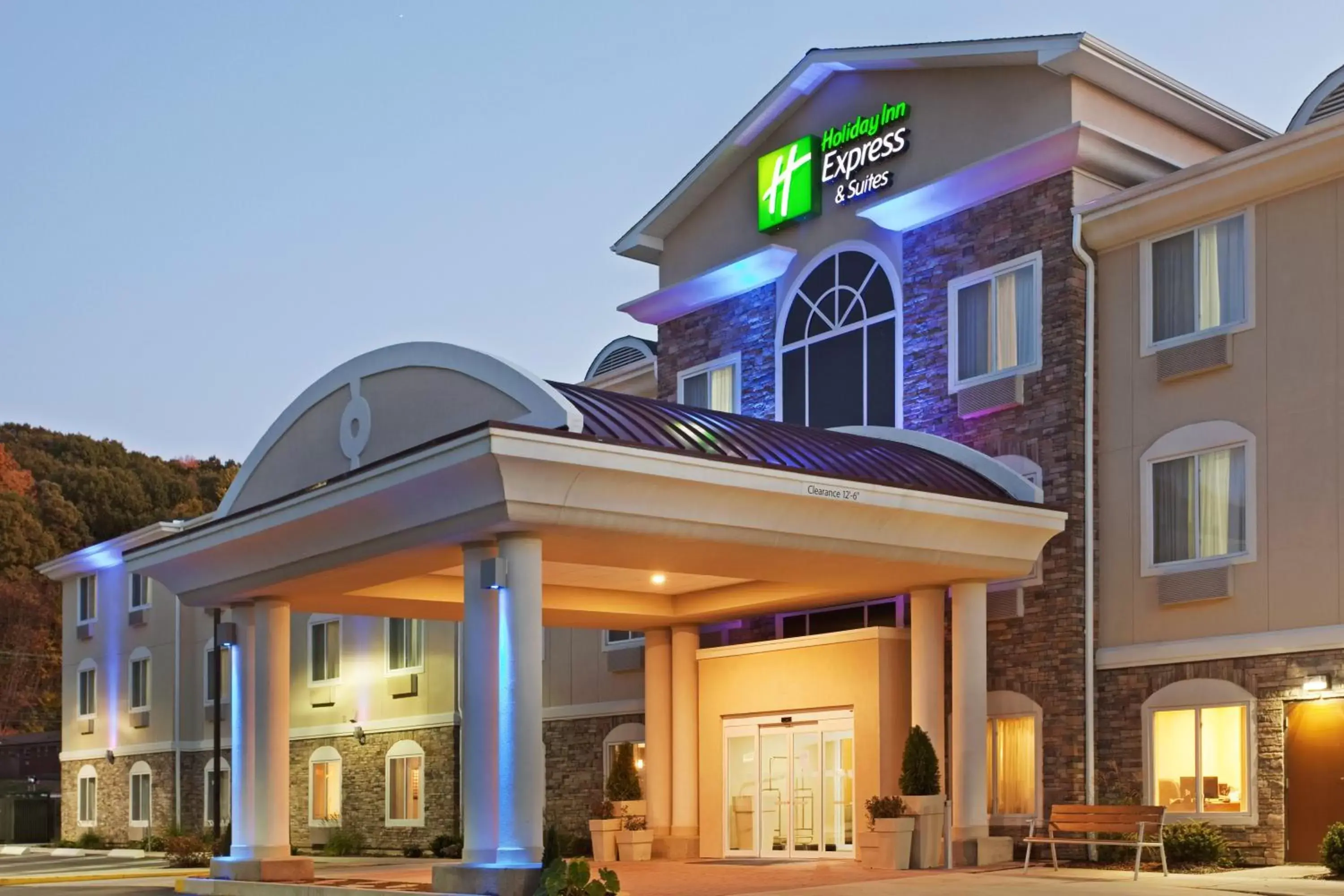 Property building in Holiday Inn Express and Suites Meriden by IHG Property building in Holiday Inn Express and Suites Meriden by IHG