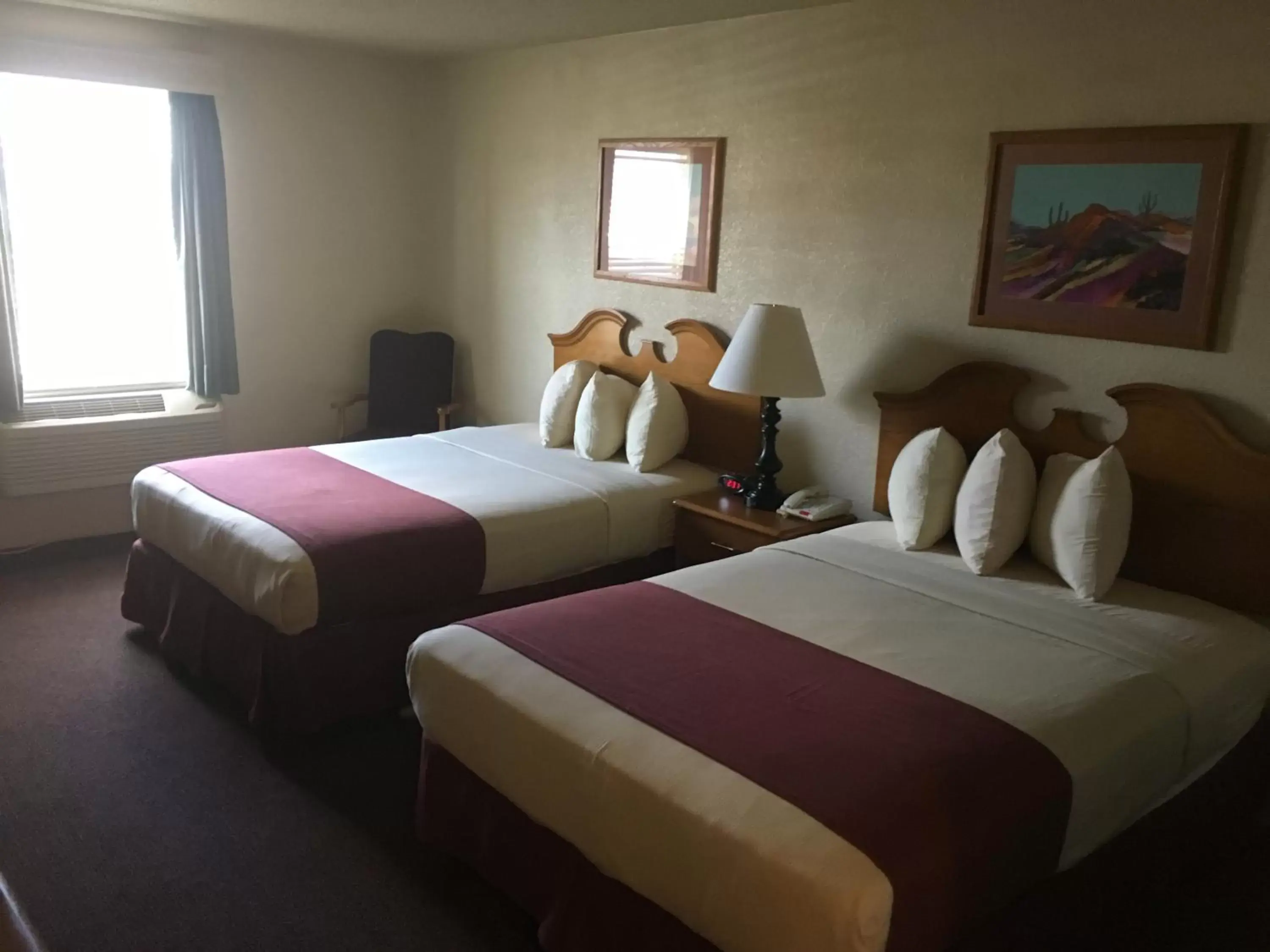Photo of the whole room, Bed in Territorial Inn Guthrie Oklahoma