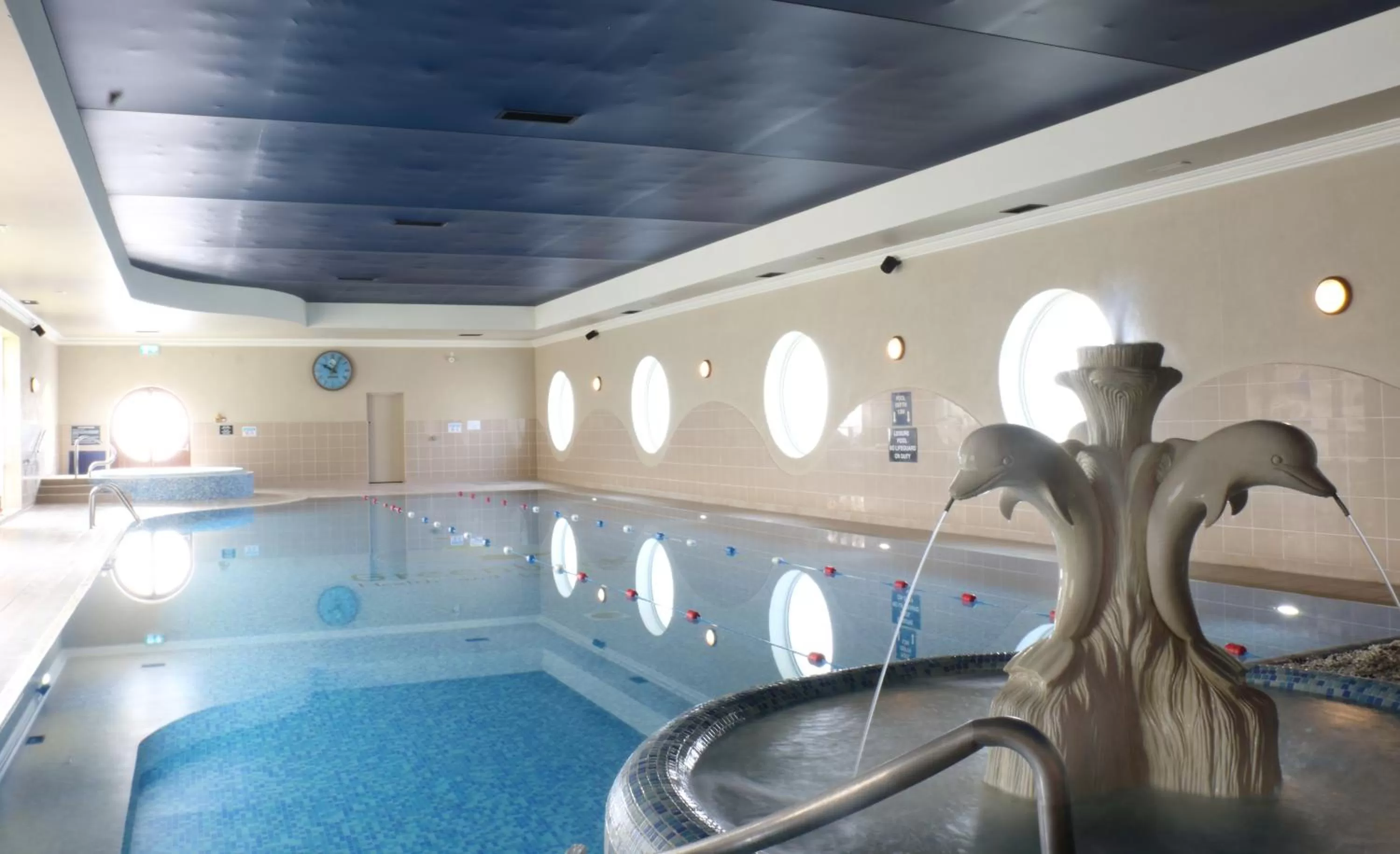 Swimming pool in Seven Oaks Hotel