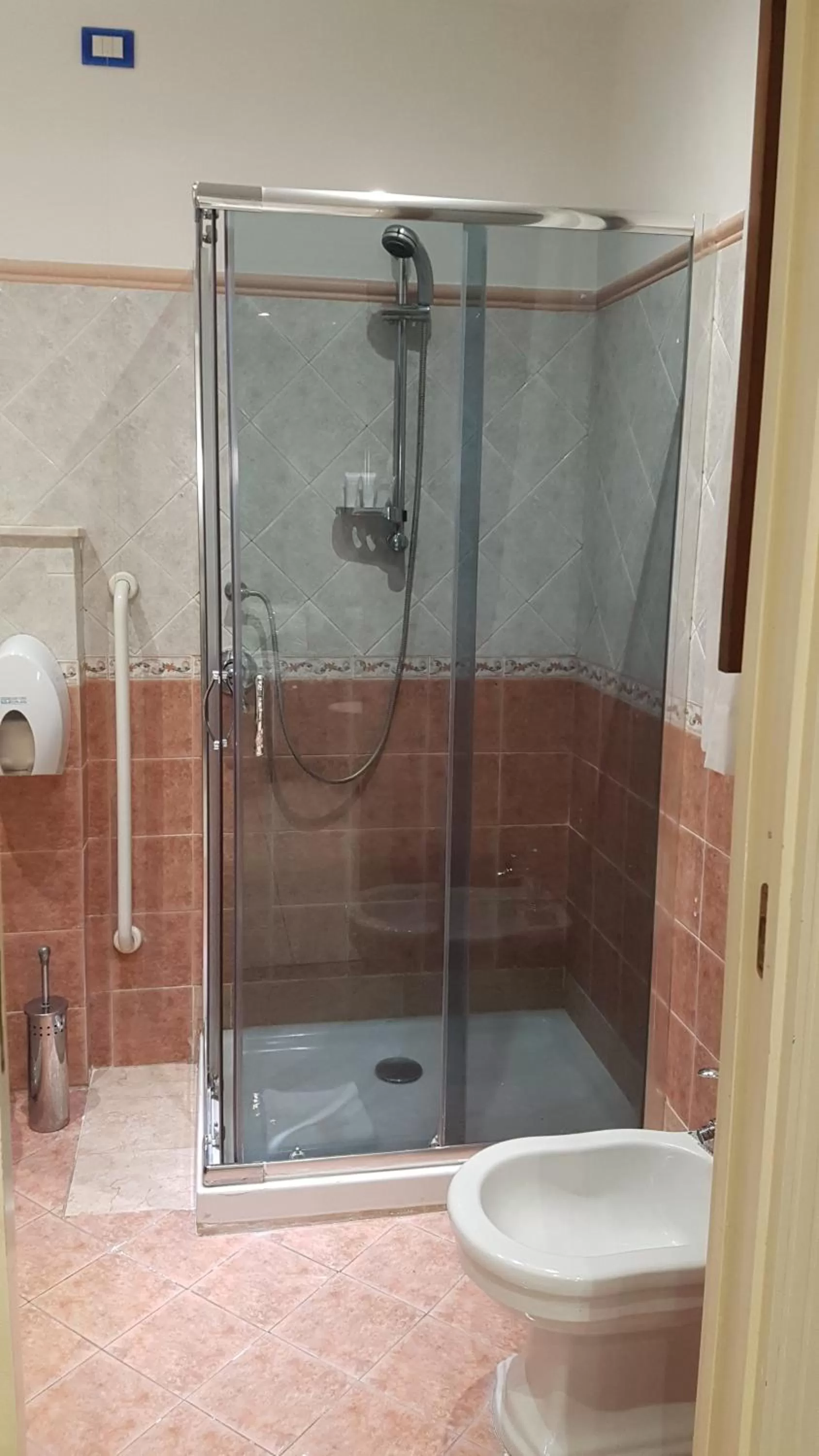 Bathroom in Hotel Sangiuliano 132 centro storico Catania