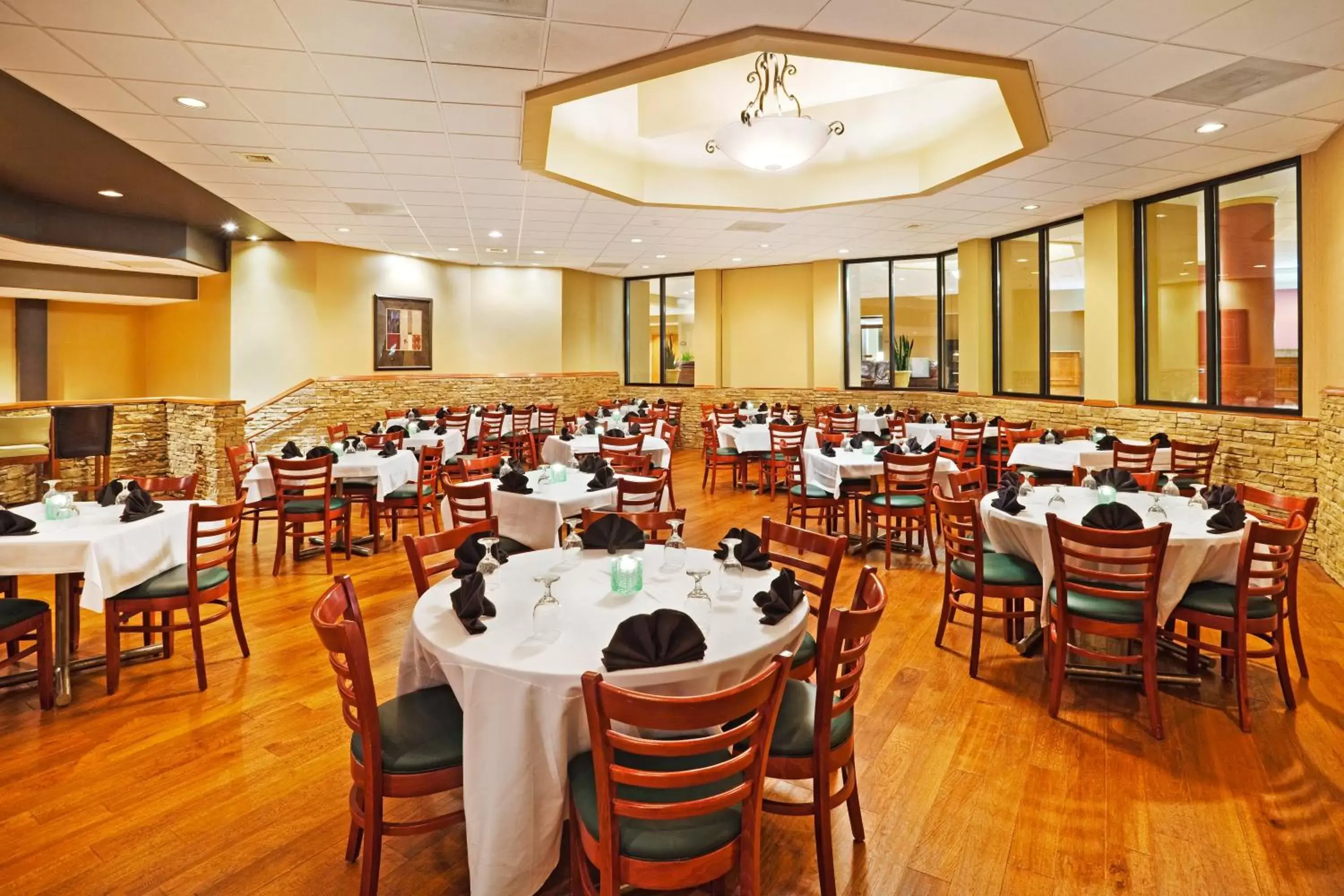 Restaurant/Places to Eat in Holiday Inn Johnson City, an IHG Hotel