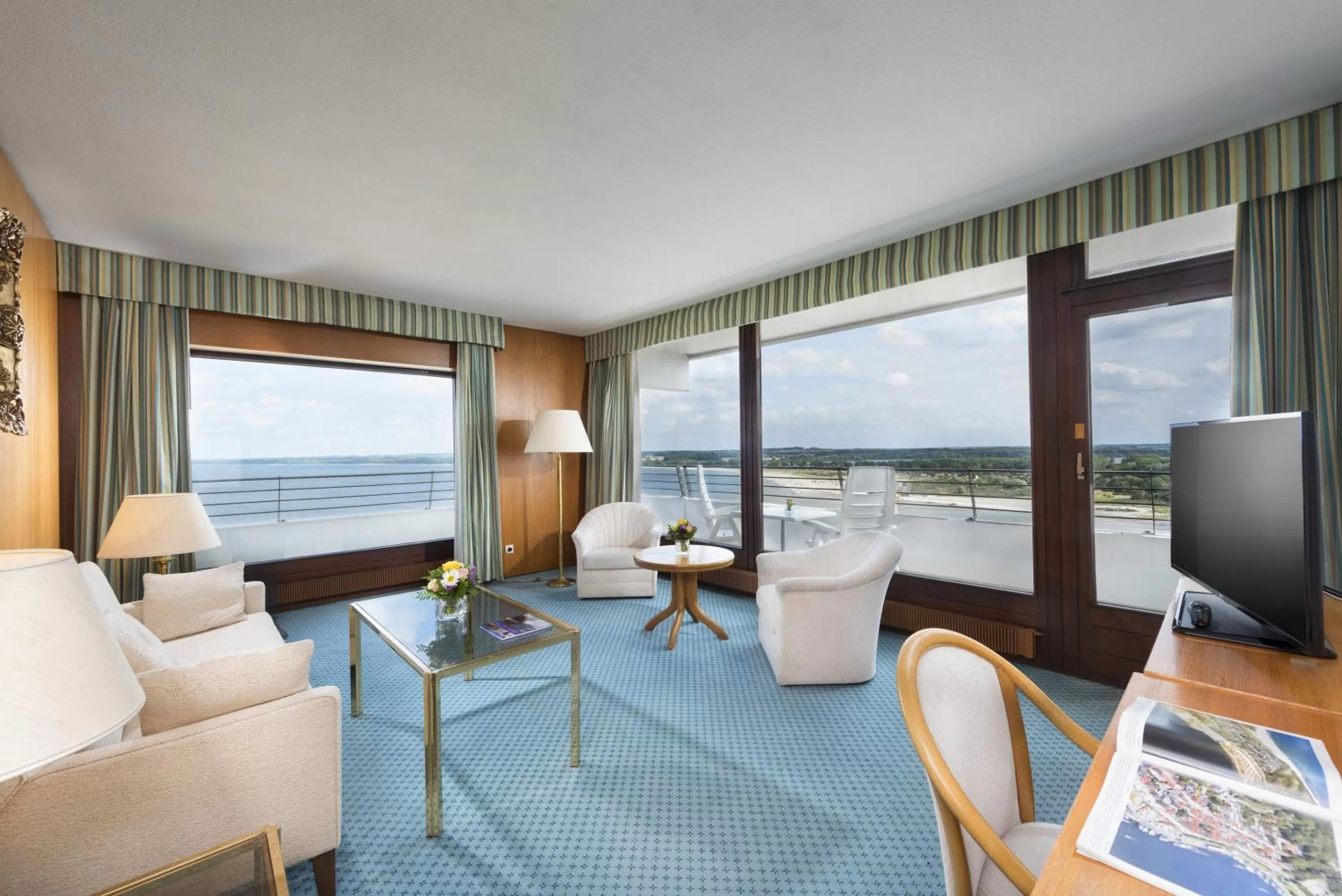 TV and multimedia in Maritim Strandhotel Travemünde