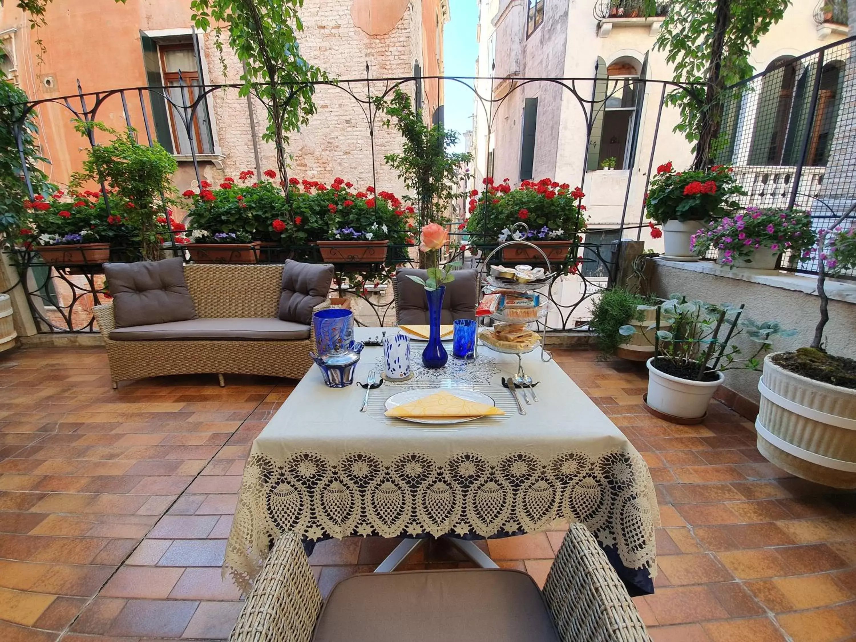 Balcony/Terrace, Restaurant/Places to Eat in B&B Beroni a Venezia