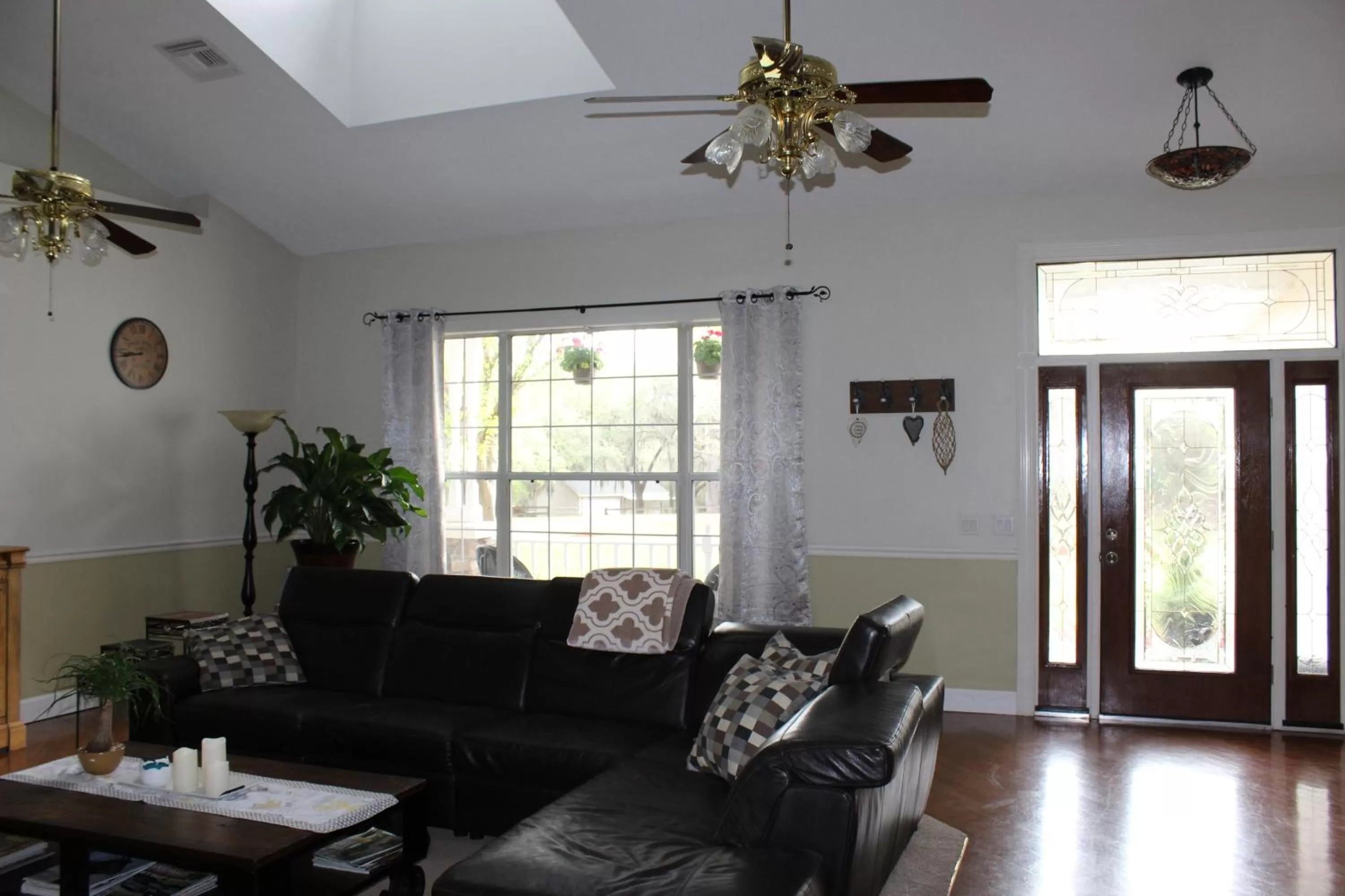 Communal lounge/ TV room, Seating Area in Rock Pointe Ranch