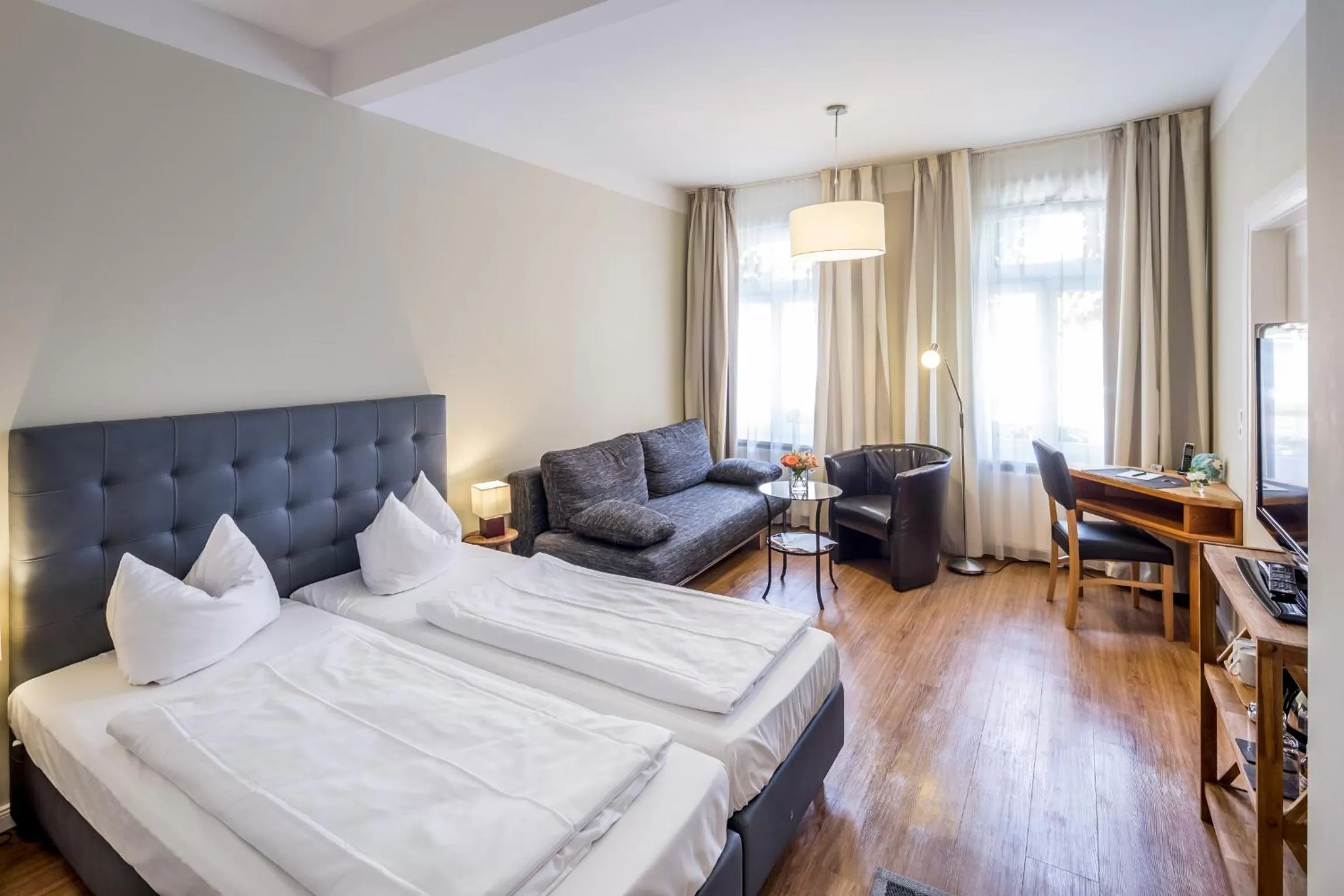 Photo of the whole room, Bed in Hotel Zum Roten Tore