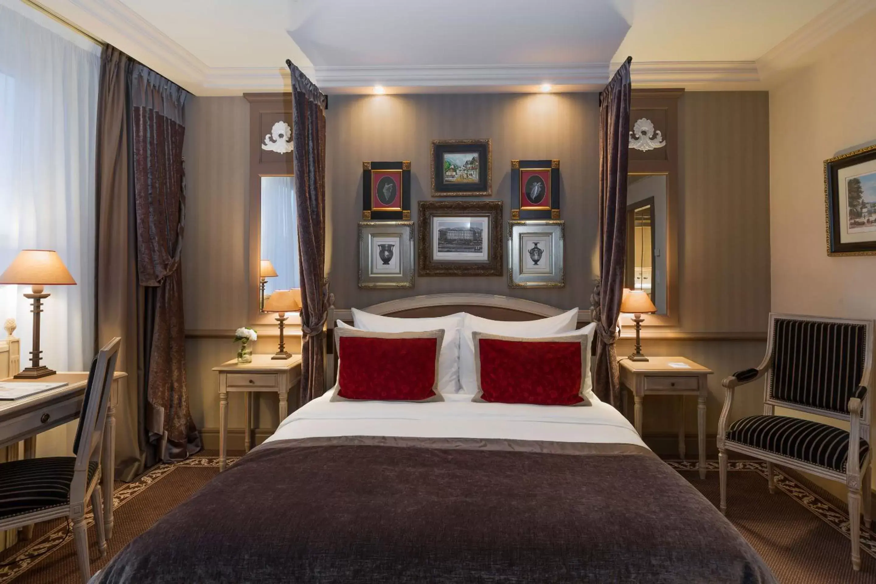 Classic Double or Twin Room in Royal Manotel Classic Double or Twin Room in Royal Manotel