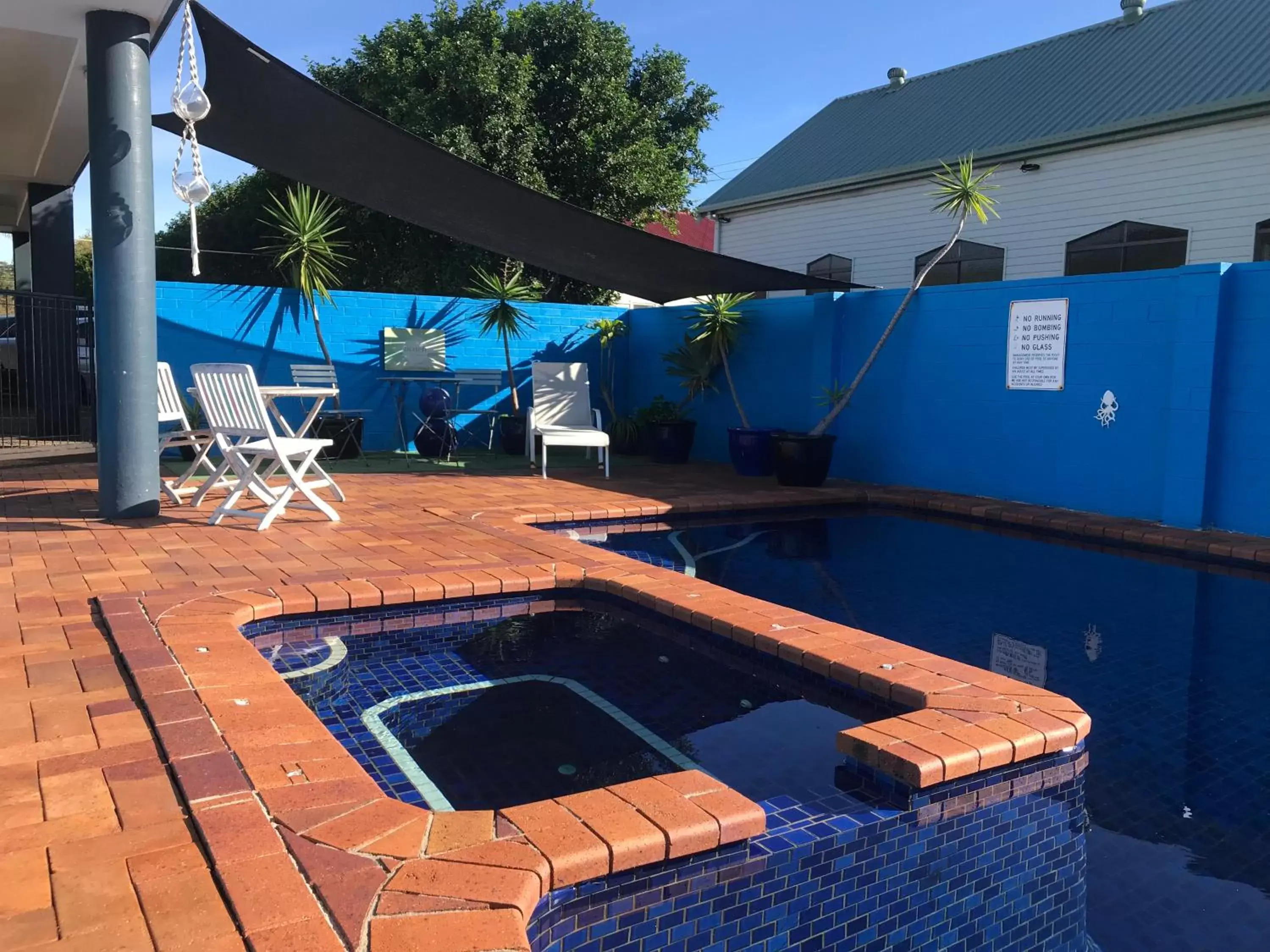 Swimming Pool in Blue Pelican Motel