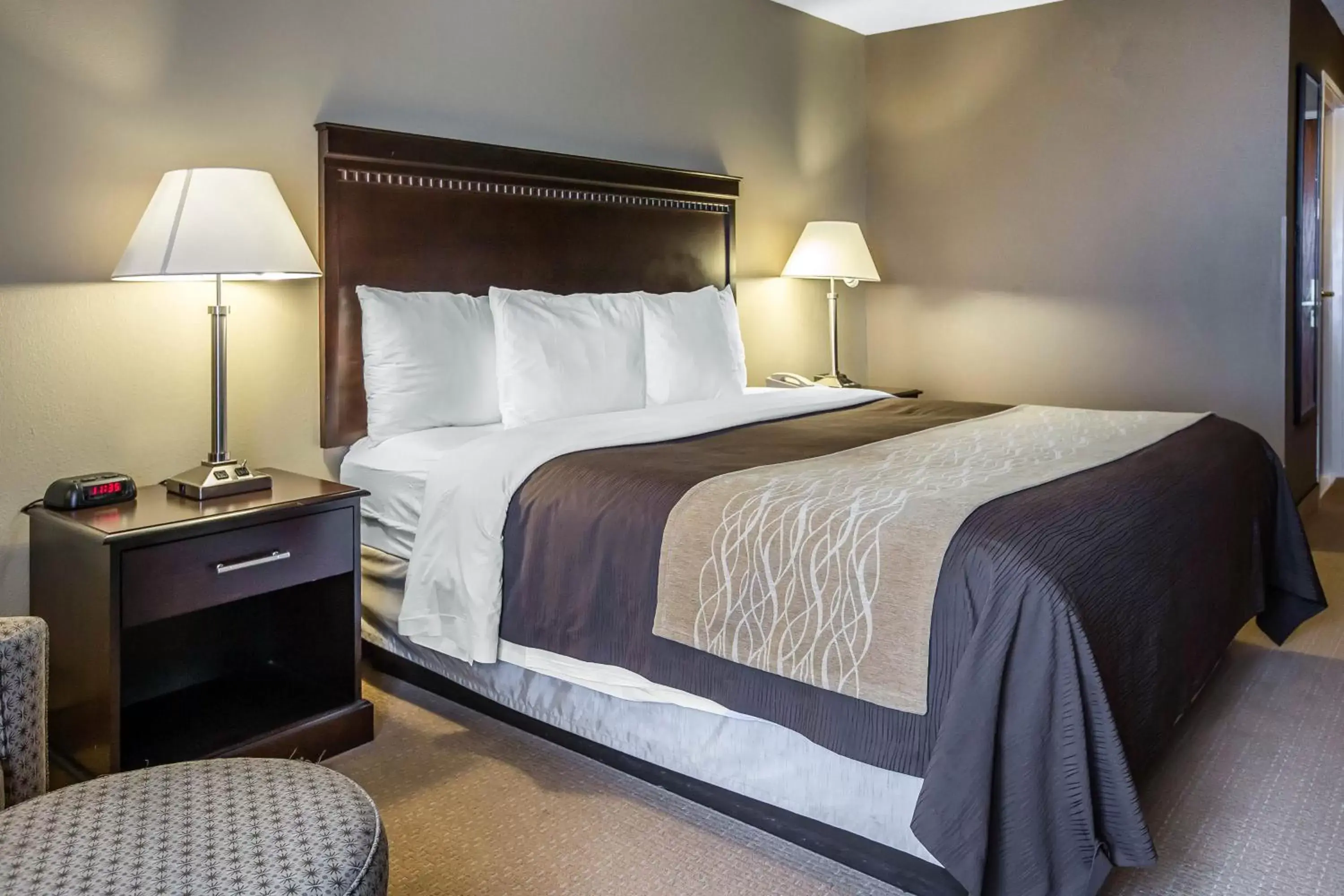 King Room - Disability Access/Non-Smoking in Comfort Inn & Suites near Tinley Park Amphitheater