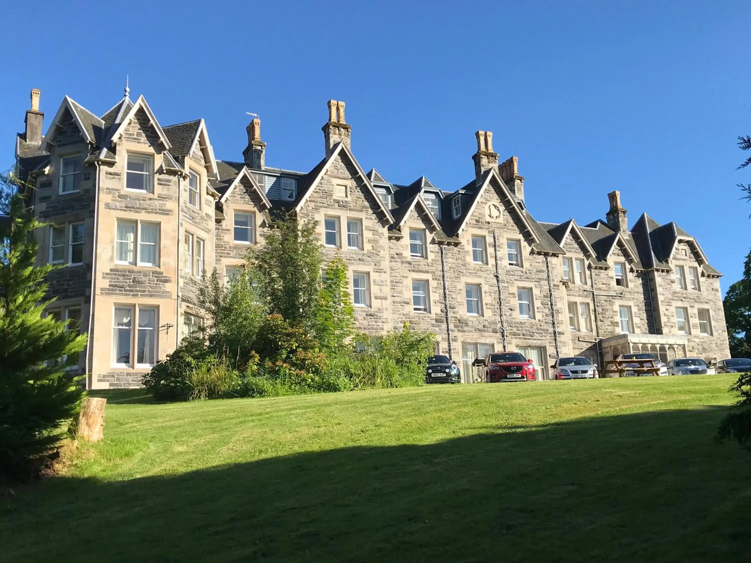 Facade/entrance, Property Building in Ben Wyvis Hotel