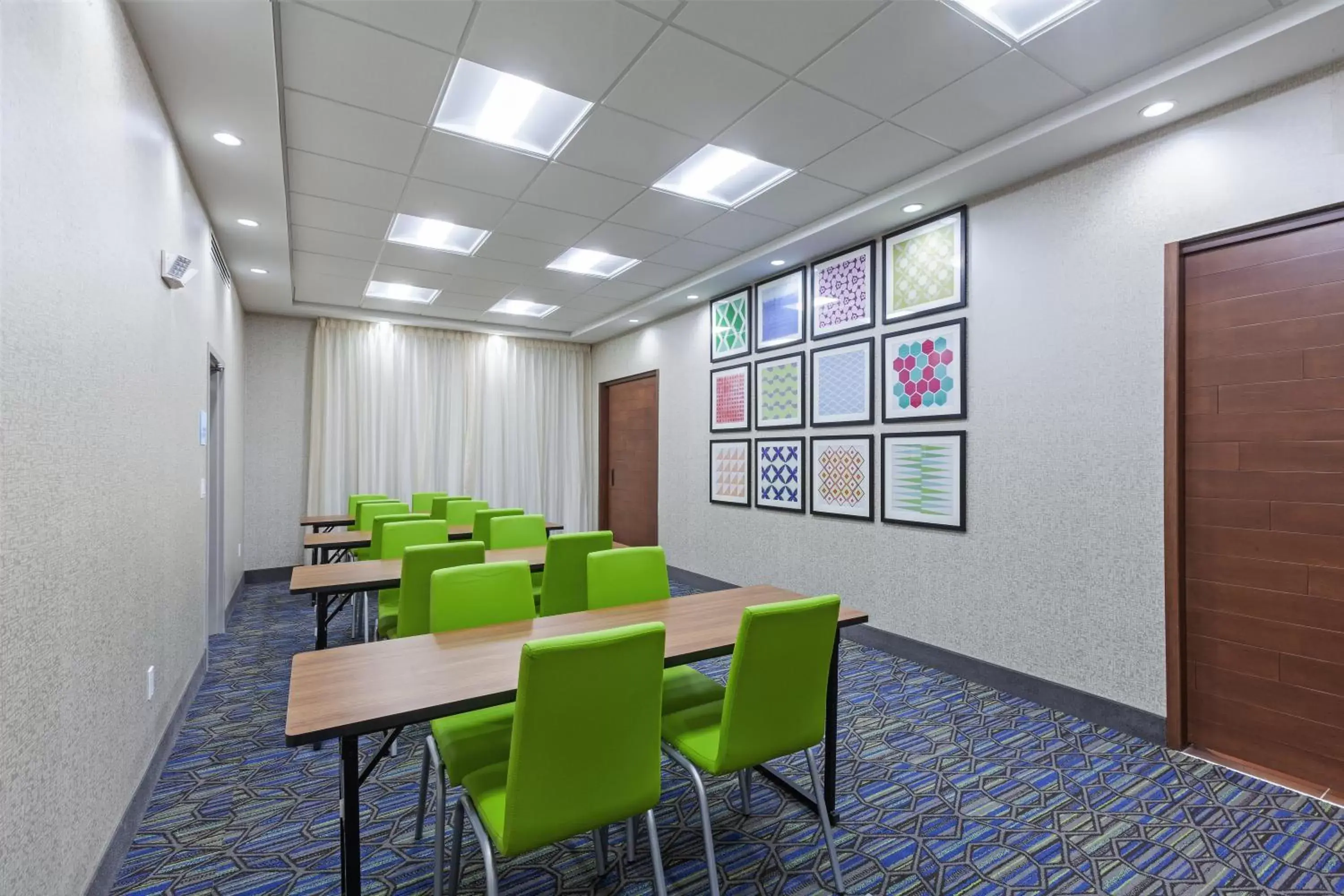 Meeting/conference room in Holiday Inn Express & Suites - Tulsa Northeast - Owasso, an IHG Hotel
