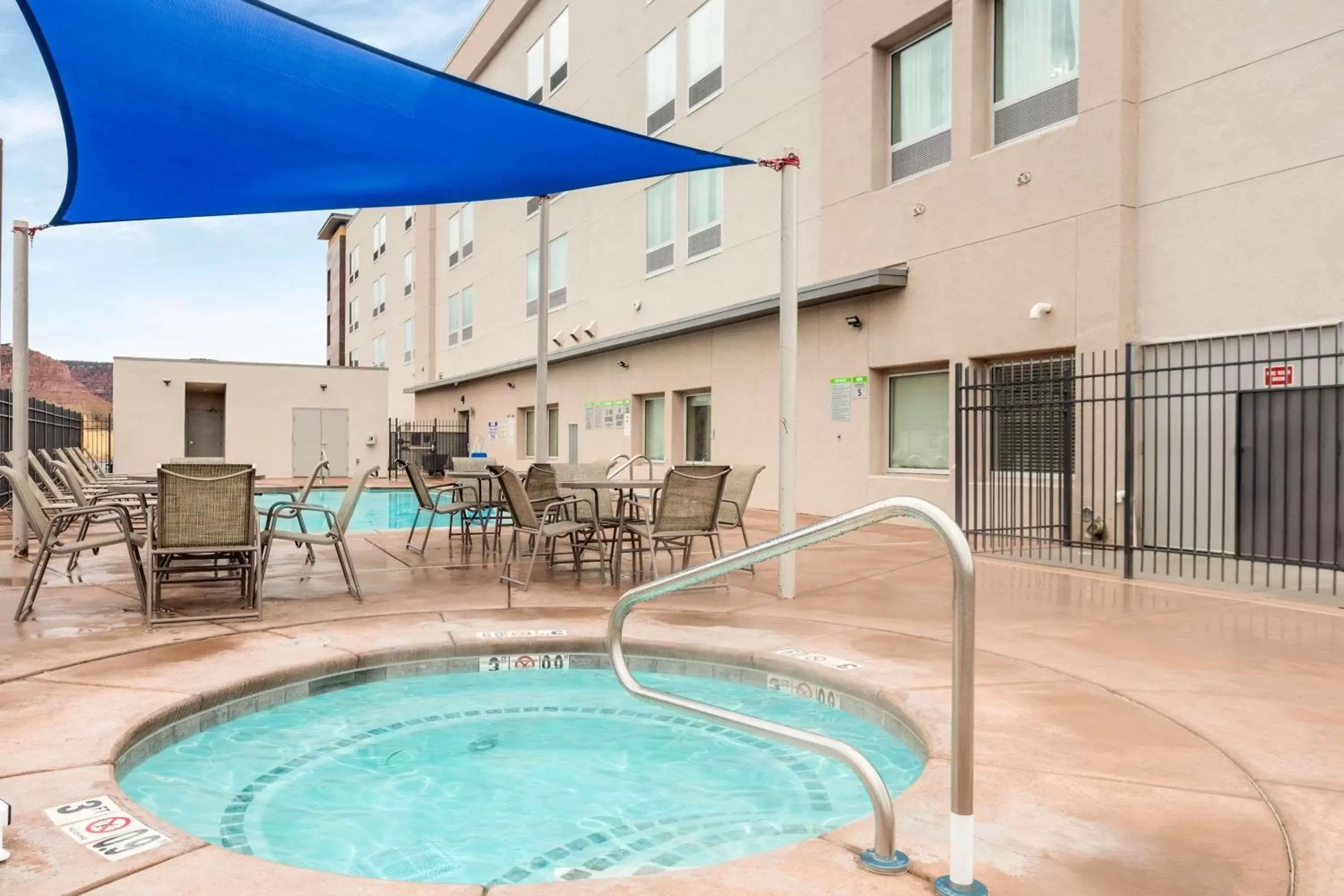 Hot Tub, Swimming Pool in La Quinta by Wyndham Kanab